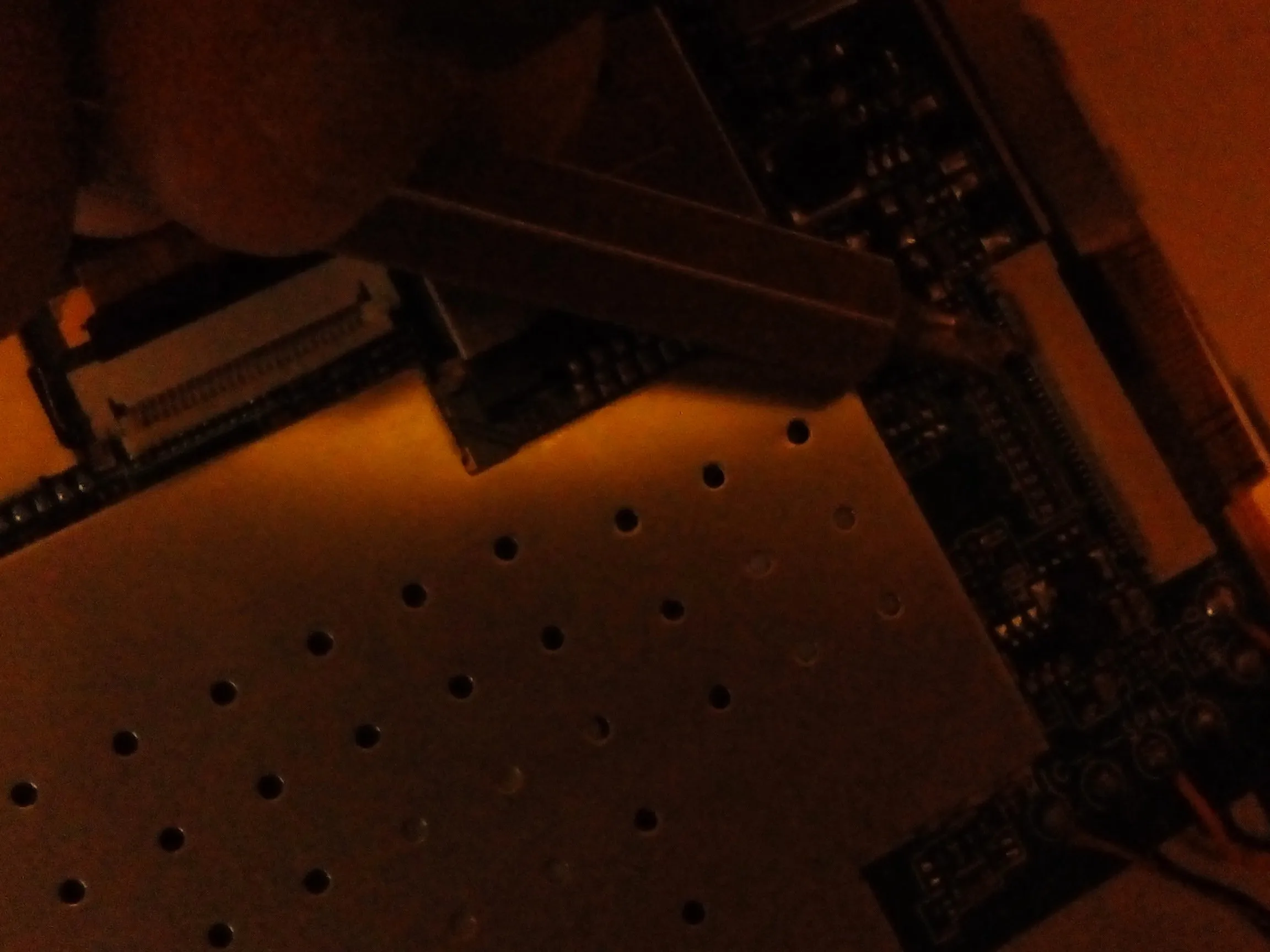 Kocaso Tablet Sofia 70 Teardown, ленточные кабели.: шаг 4, изображение 1 из 1