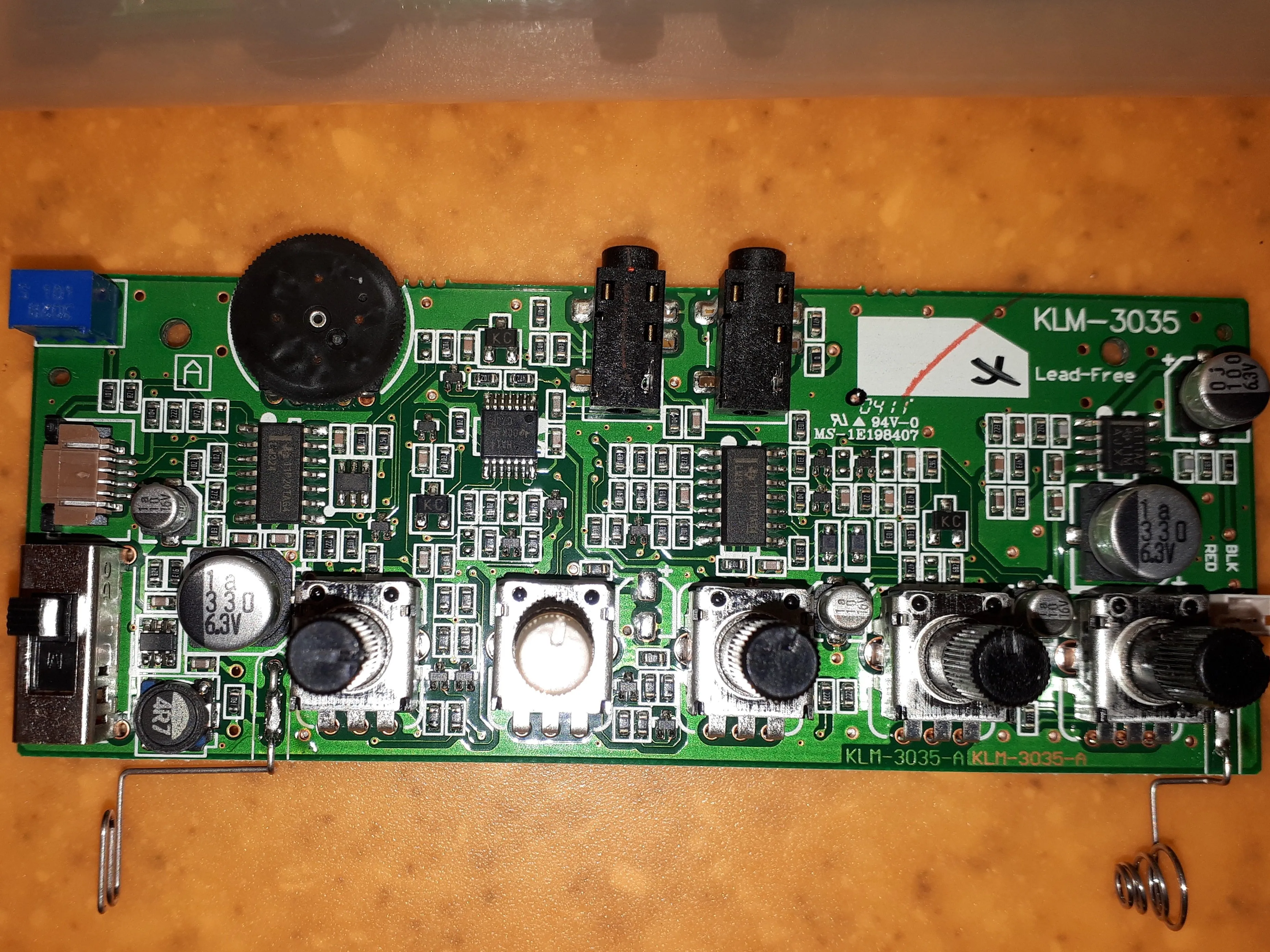 KORG Monotron Teardown, плата: шаг 5, изображение 1 из 2