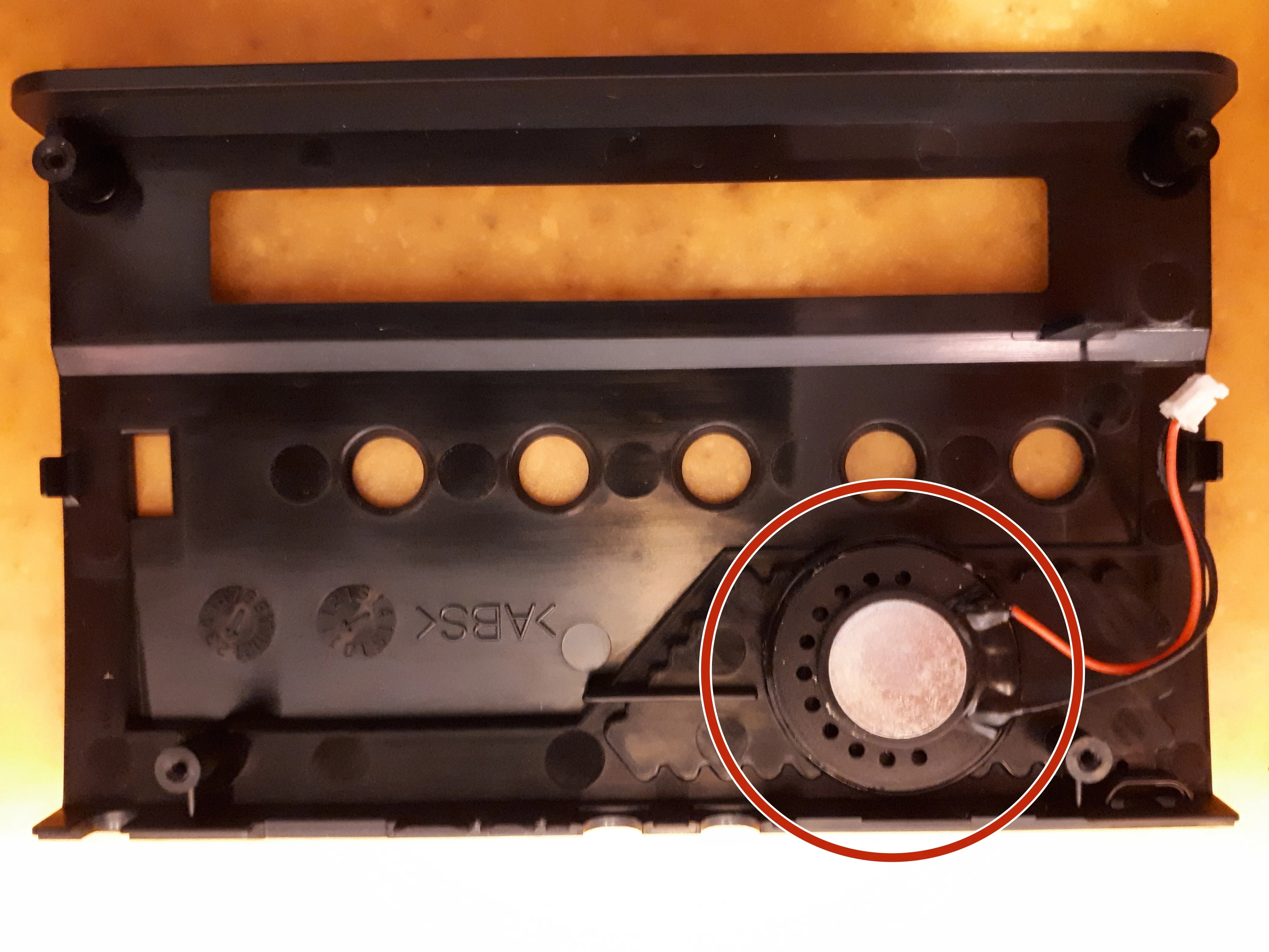 KORG Monotron Teardown, детали: шаг 4, изображение 1 из 2