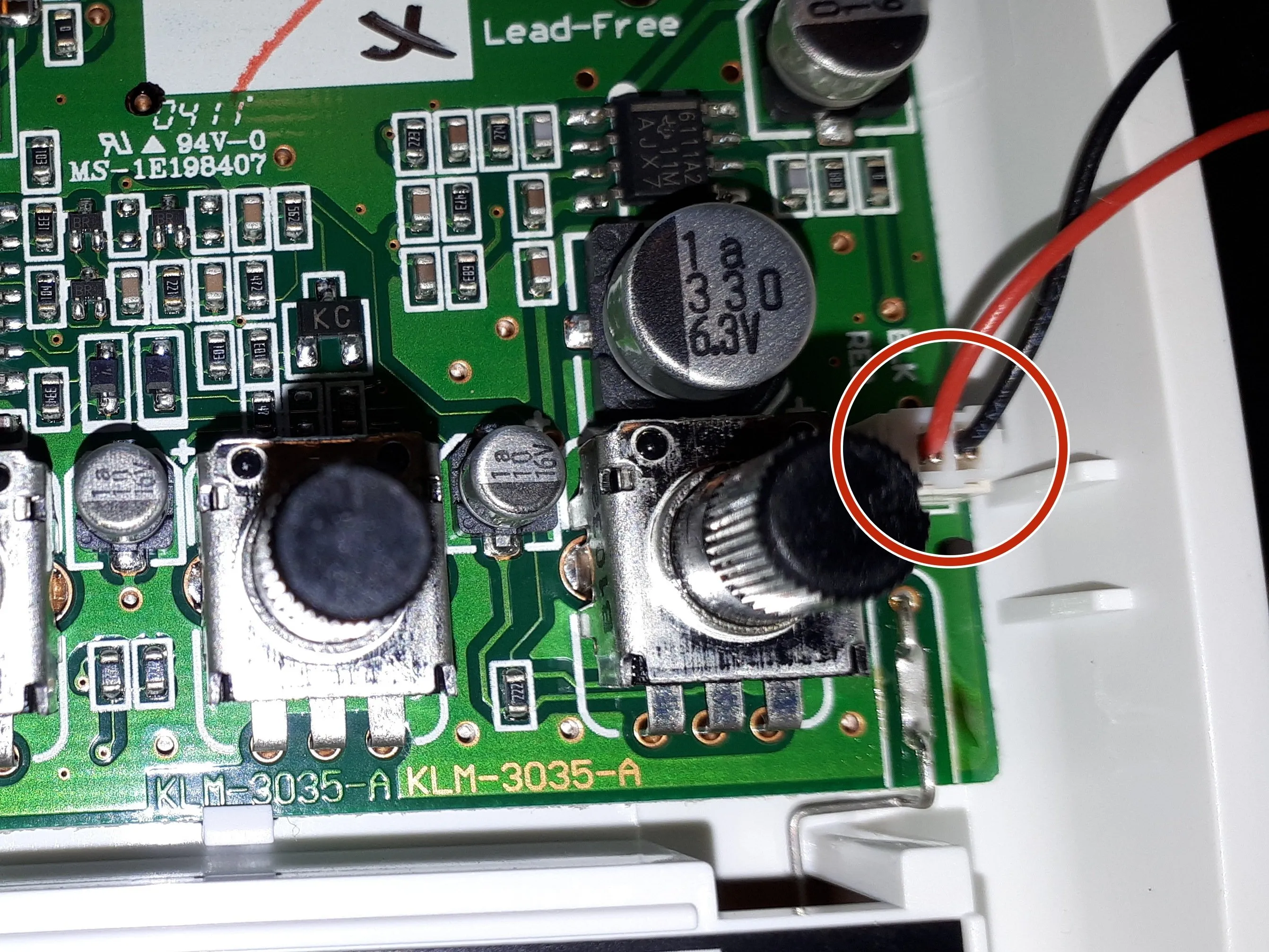 KORG Monotron Teardown, извлечение разъемов: шаг 3, изображение 3 из 3