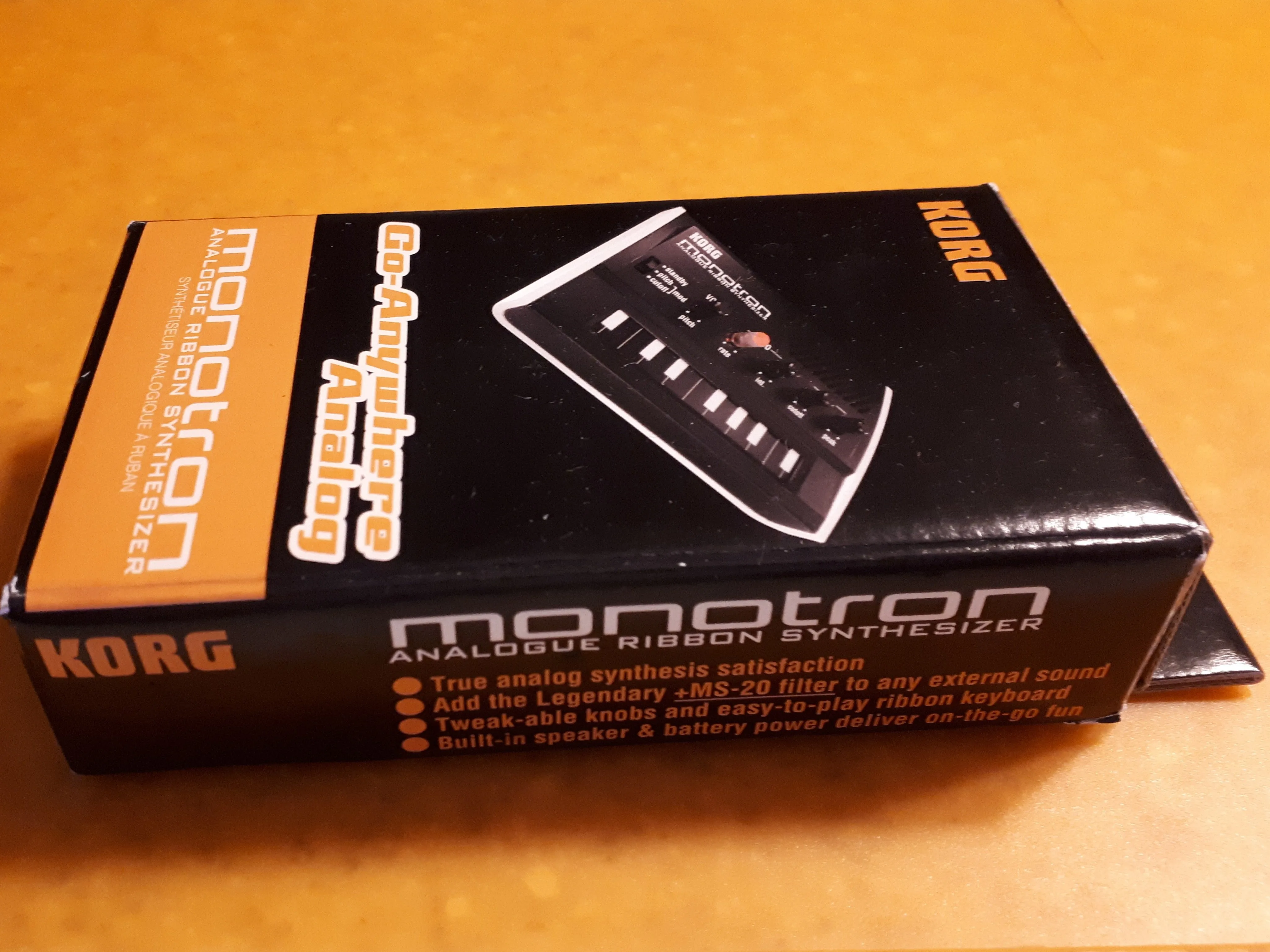 KORG Monotron Teardown, The KORG Monotron: шаг 1, изображение 1 из 3