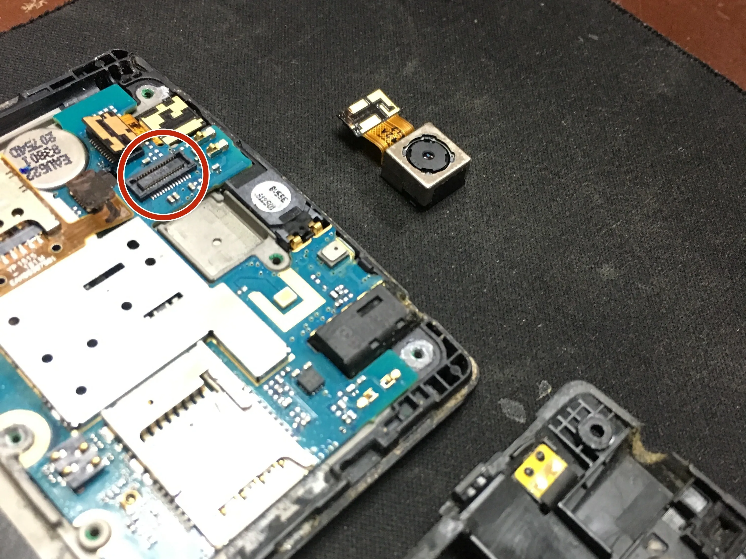 Разборка LG Y90: шаг 2, изображение 1 из 1