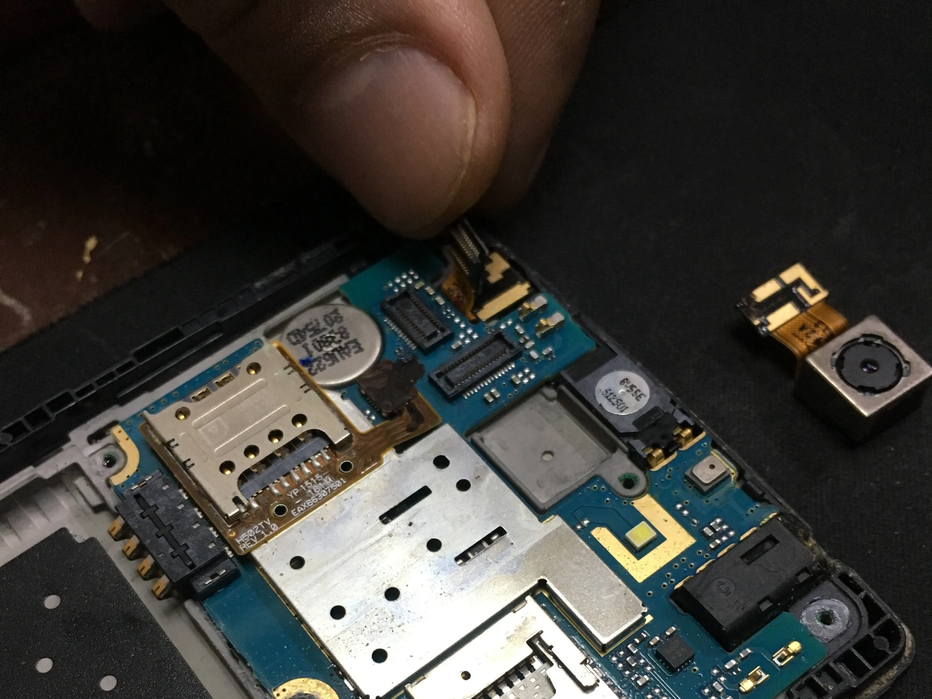 Разборка LG Y90: шаг 3, изображение 1 из 2