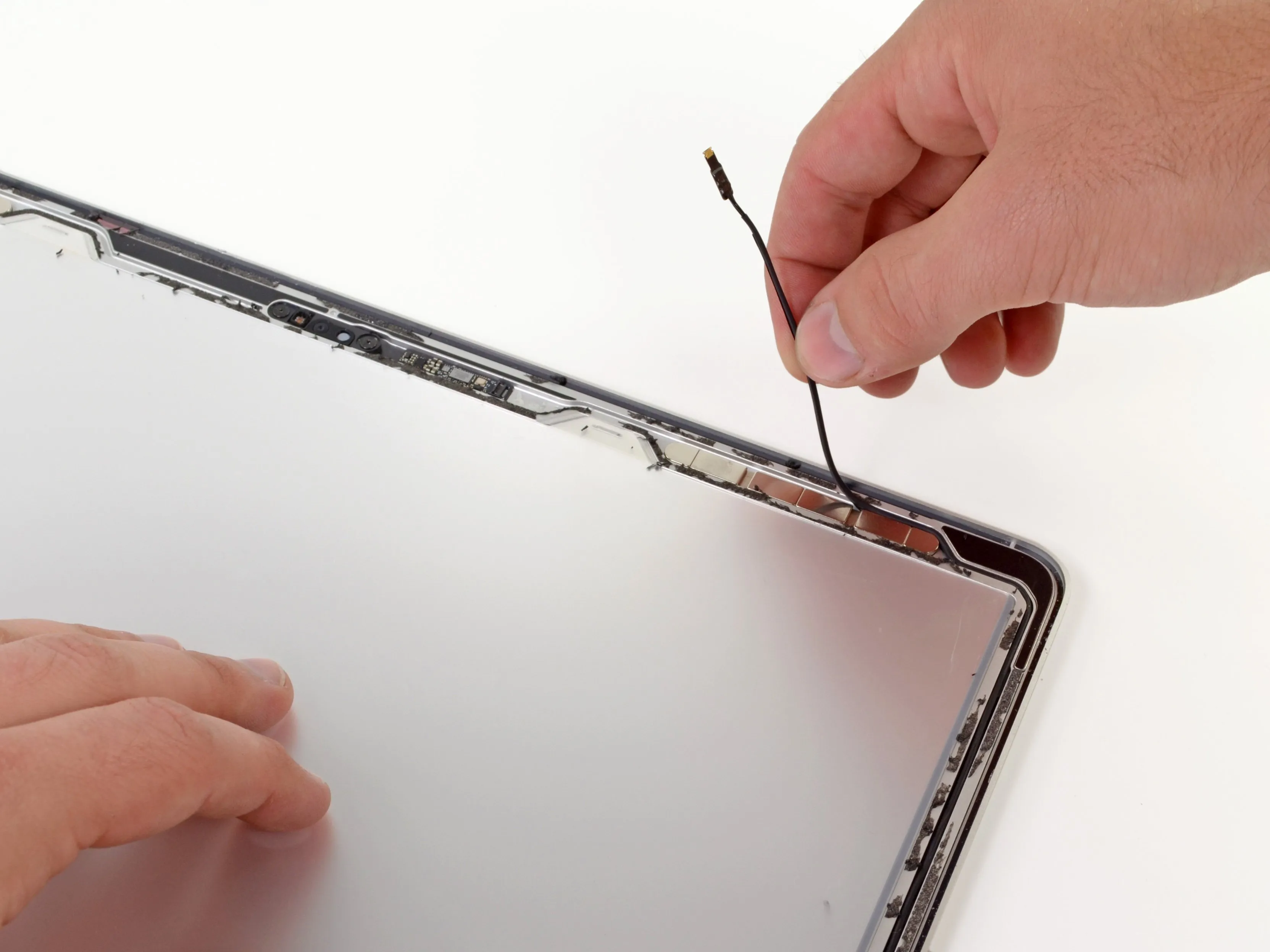 Разбор MacBook Pro Retina Display: шаг 10, изображение 1 из 2