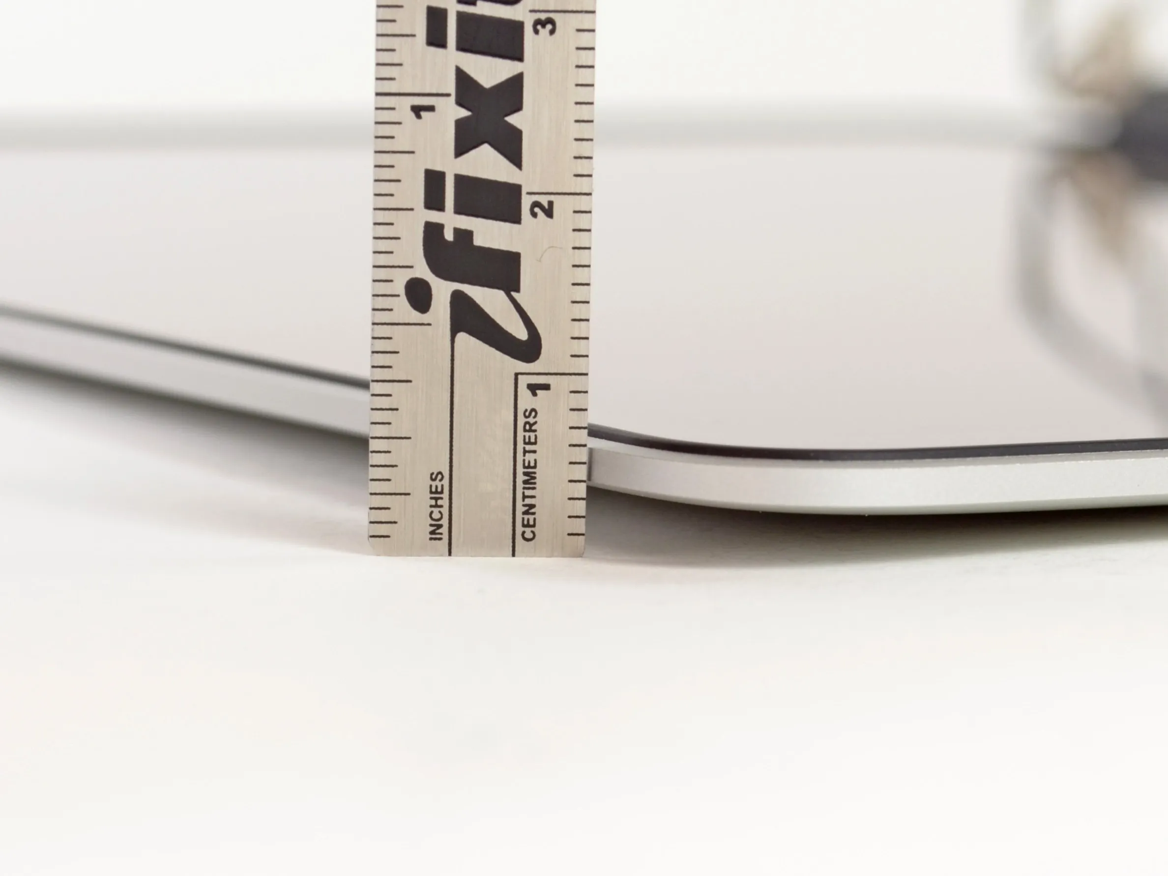 Разбор MacBook Pro Retina Display: шаг 2, изображение 1 из 1