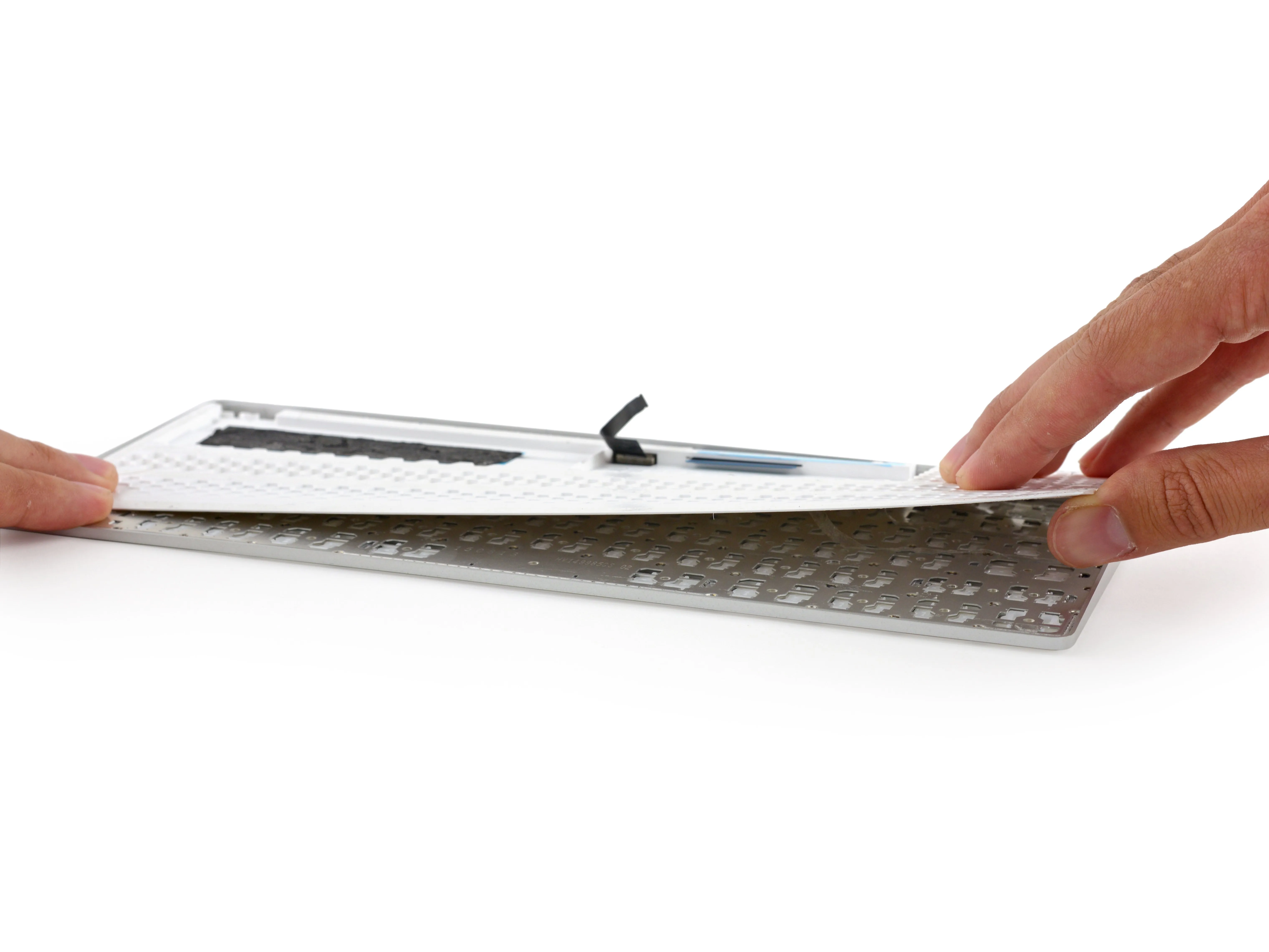 Разборка клавиатуры Magic Keyboard: шаг 10, изображение 1 из 3