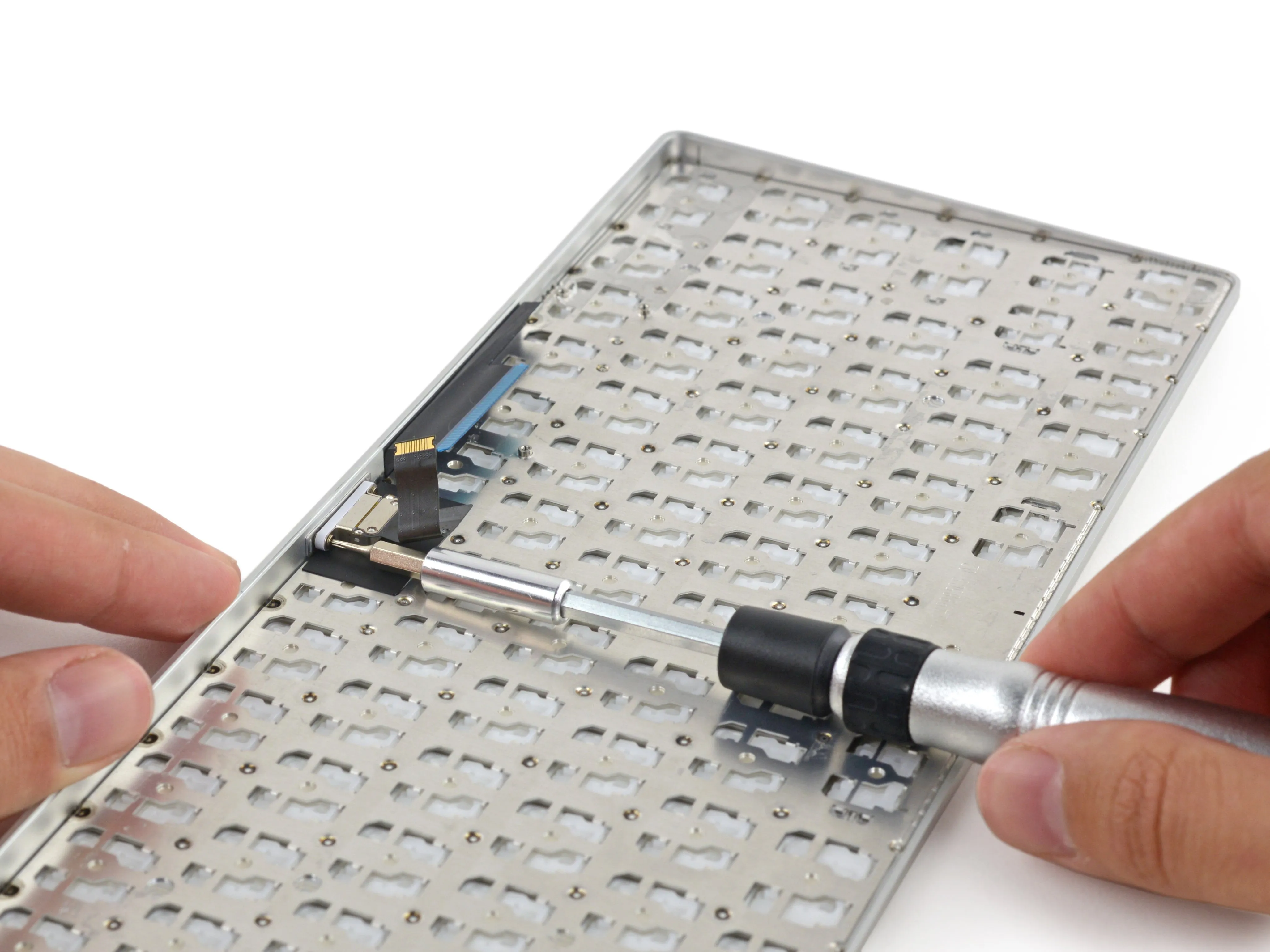 Magic Keyboard Teardown: шаг 10, изображение 2 из 3