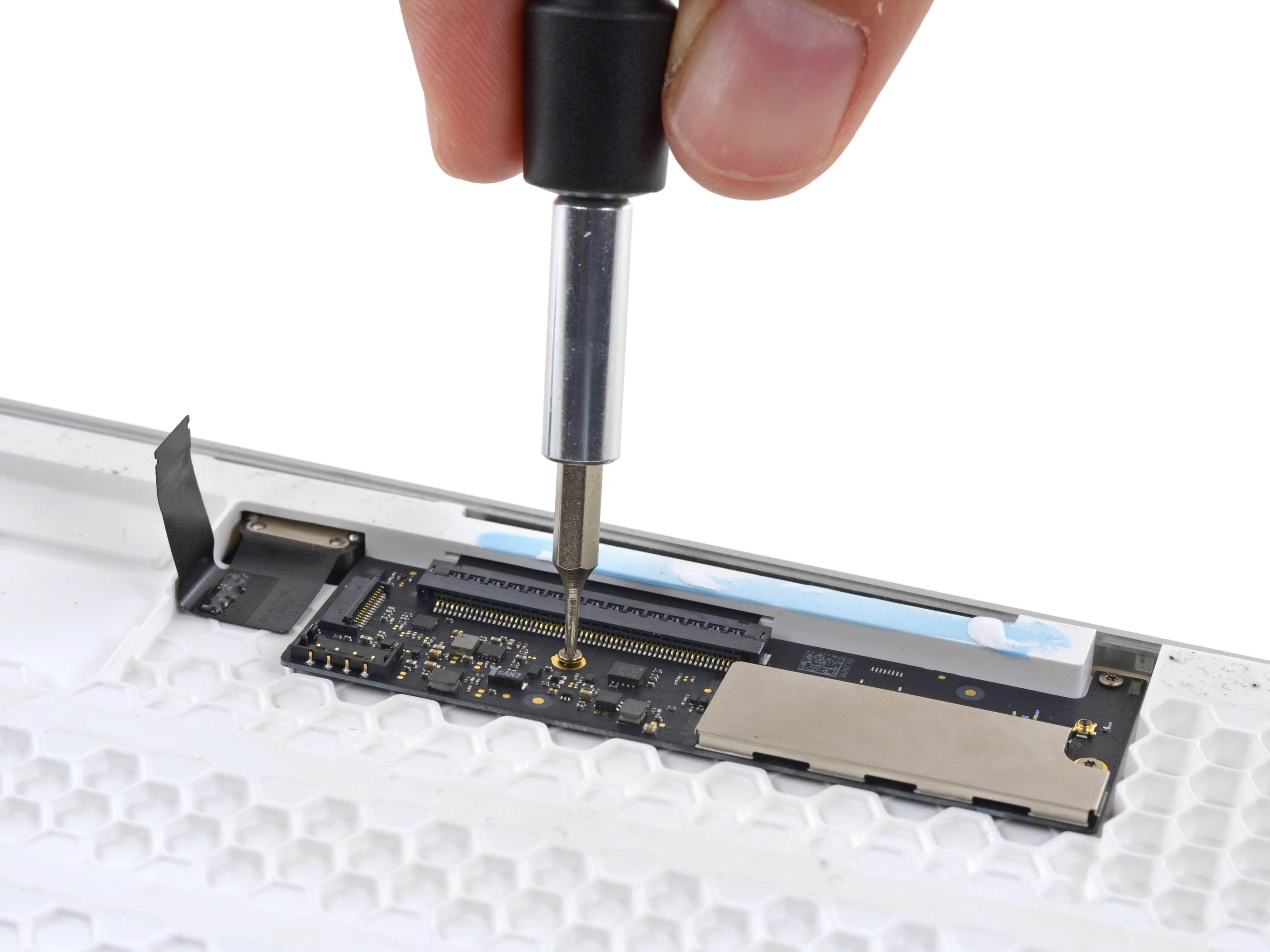 Magic Keyboard Teardown: шаг 8, изображение 2 из 3