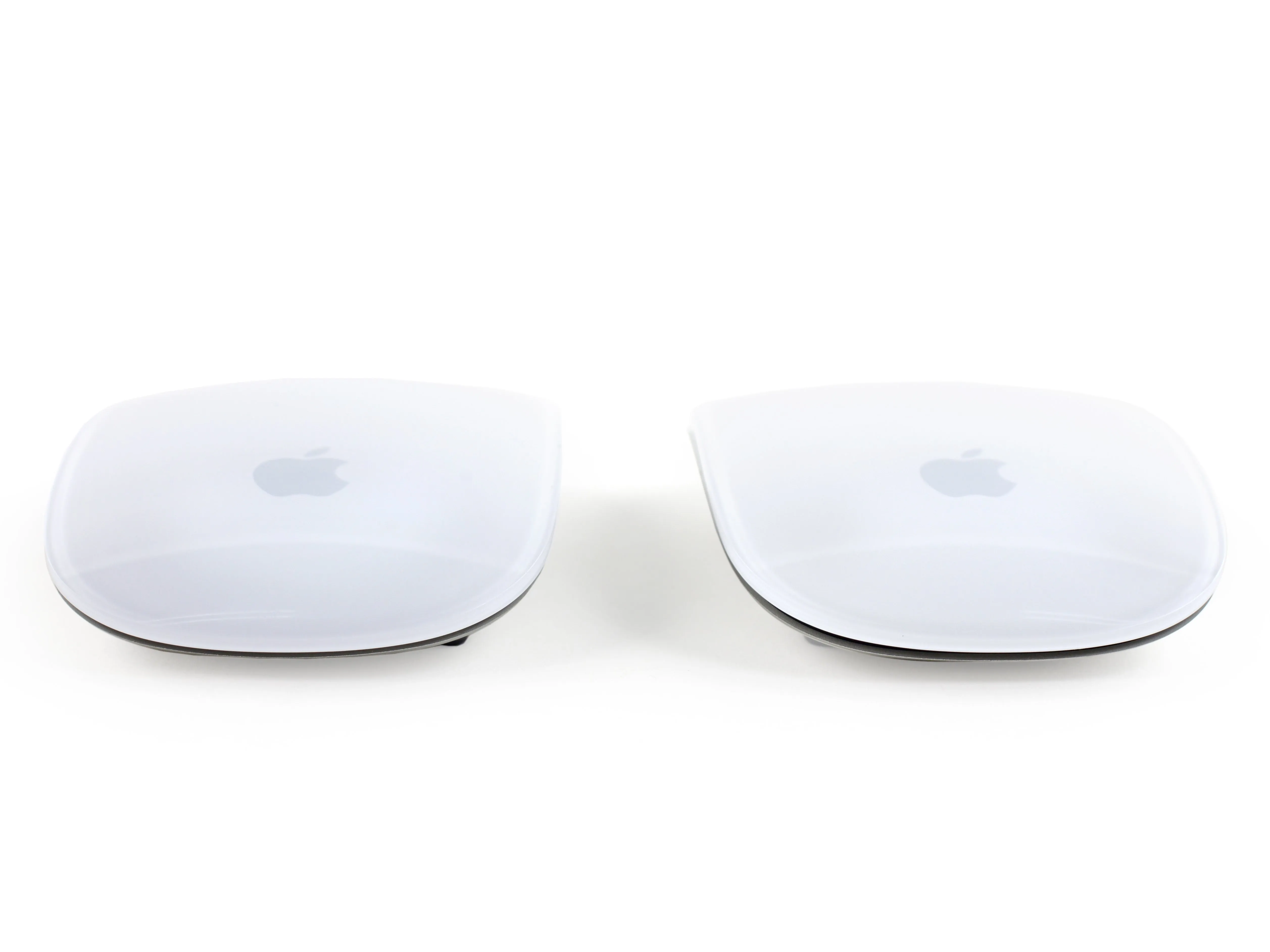 Magic Mouse 2 Teardown: шаг 3, изображение 1 из 3