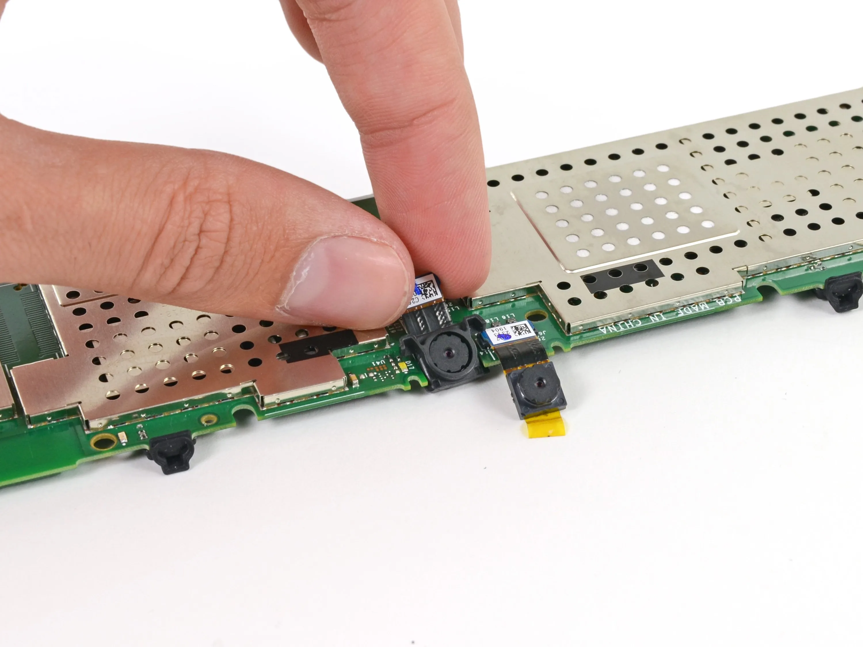 Разборка Microsoft Surface: шаг 12, изображение 1 из 2