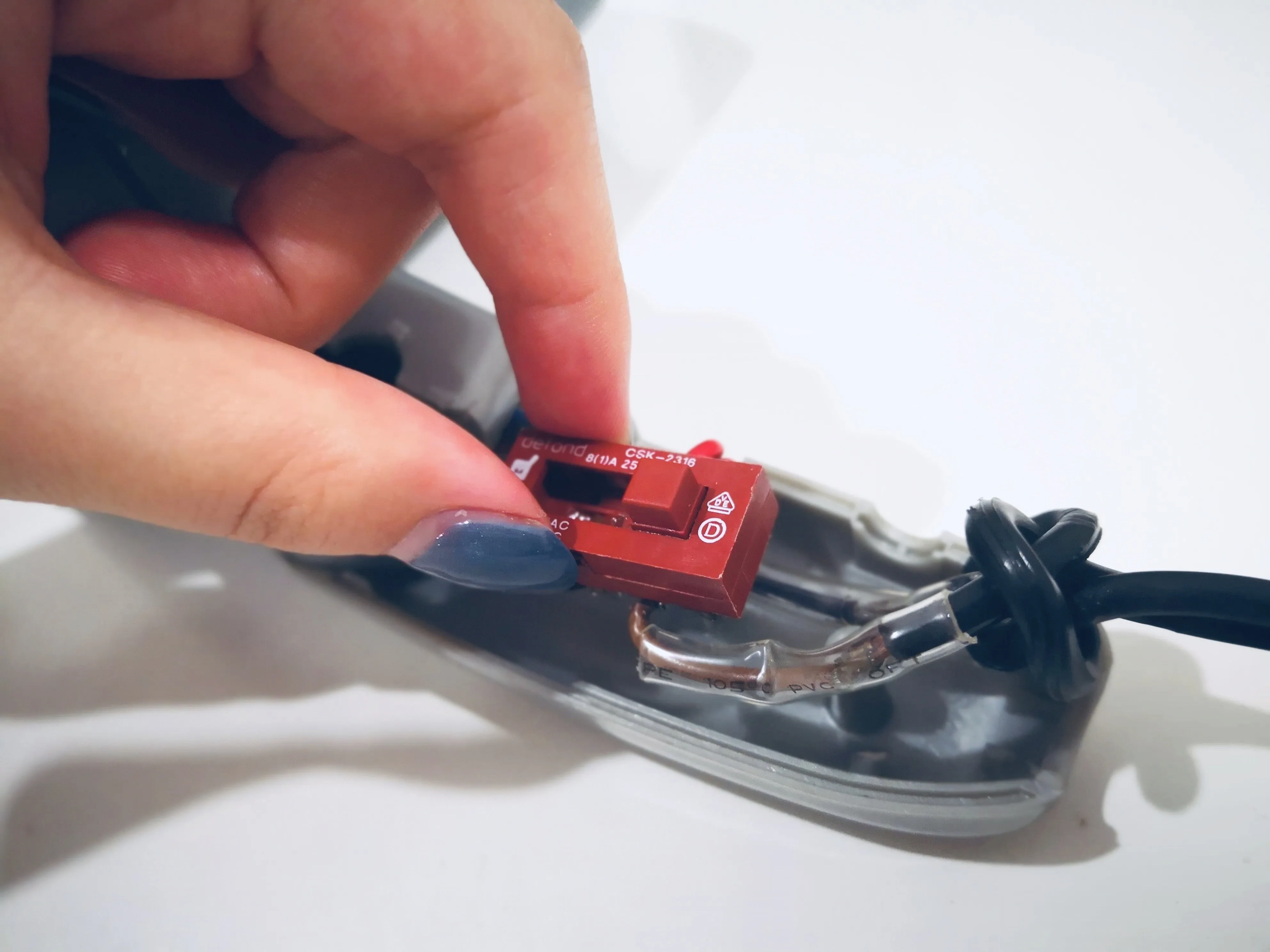 Модель CVS124A Разборка, удаление внутренних компонентов: шаг 4, изображение 1 из 1