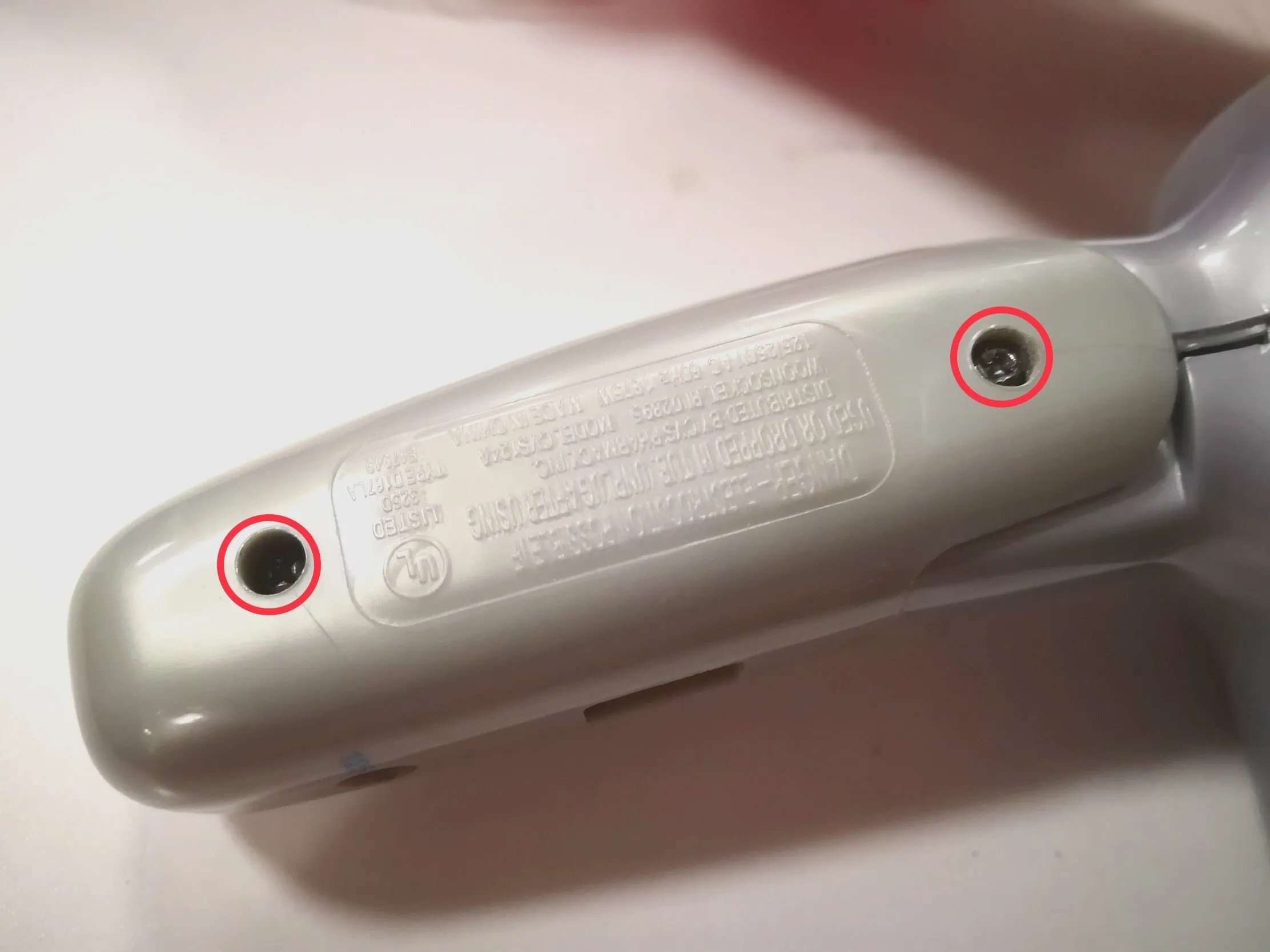 Модель CVS124A Разборка, удаление винтов: шаг 1, изображение 1 из 1