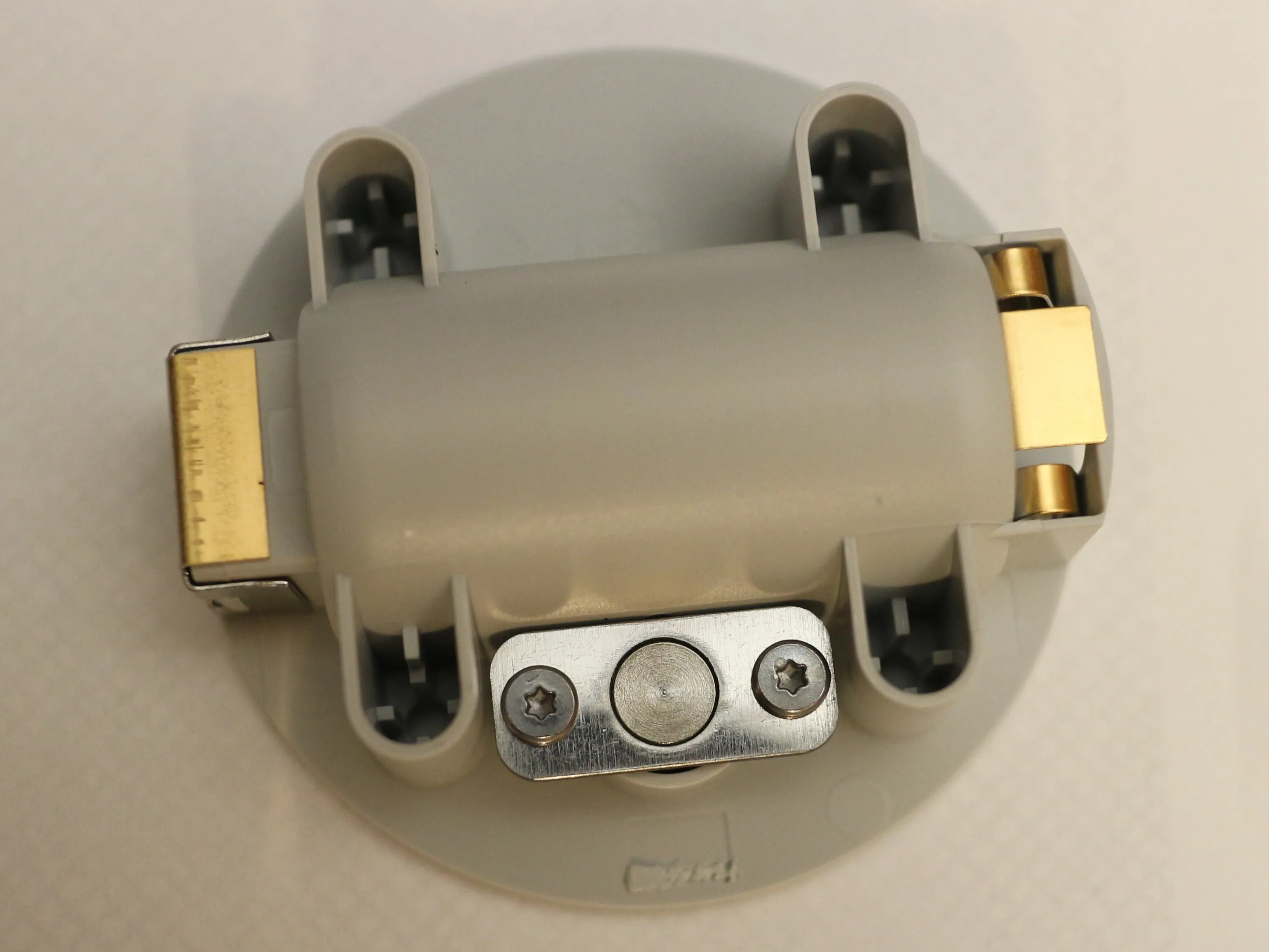 Разборка датчика температуры Nest, удаление винтов: шаг 3, изображение 3 из 3