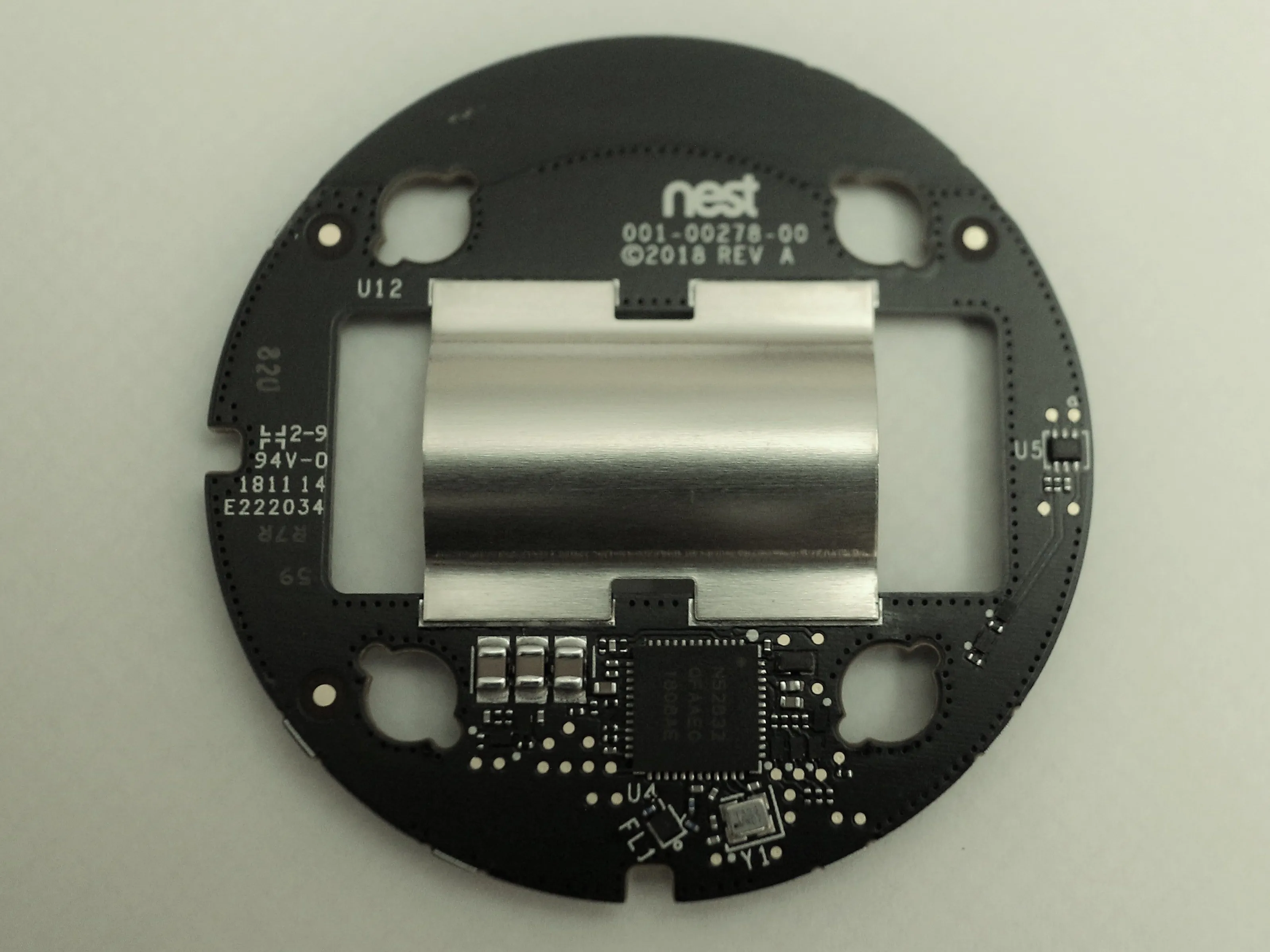 Разборка датчика температуры Nest, другая сторона печатной платы: шаг 5, изображение 2 из 3