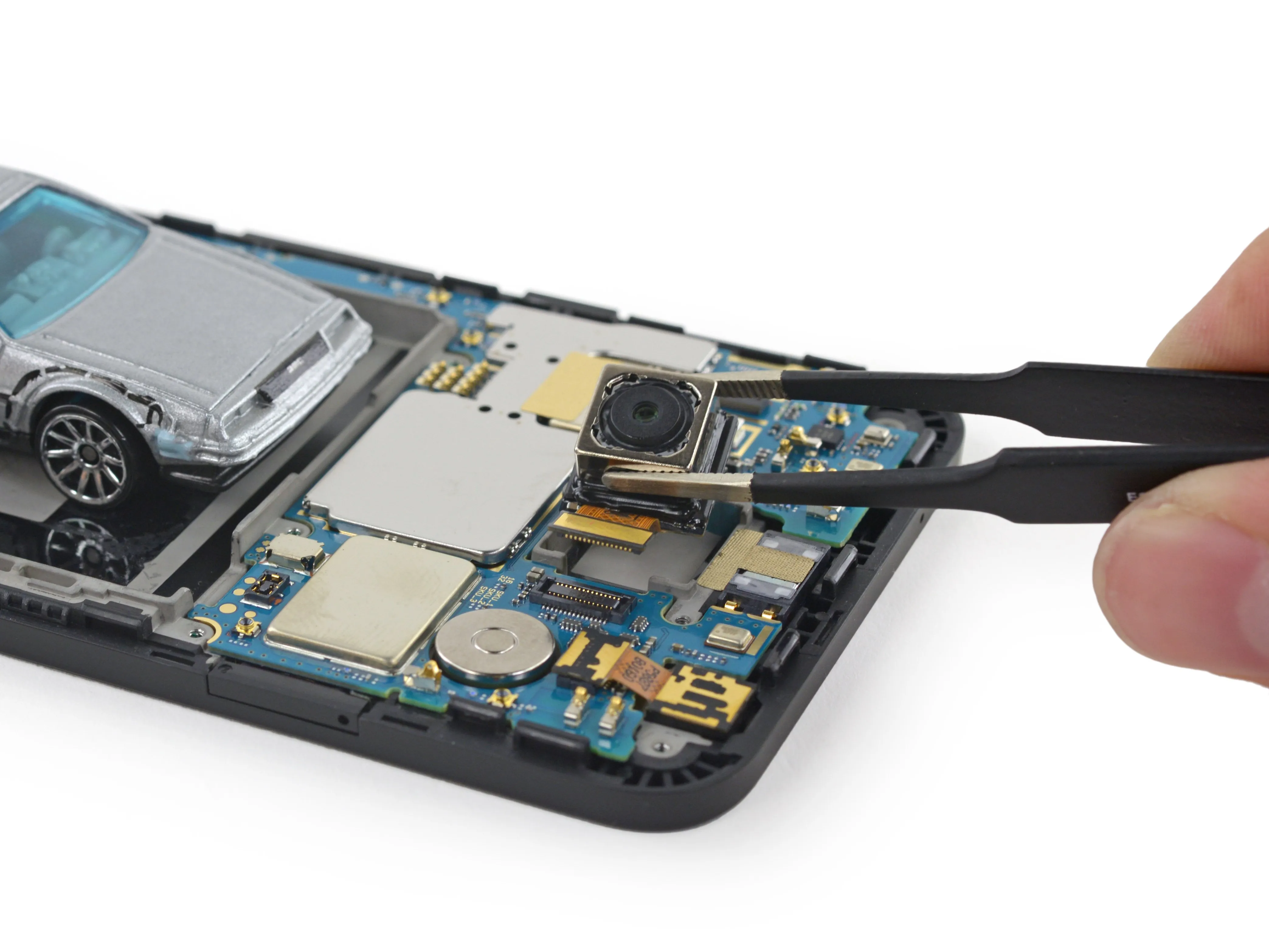 Разборка Nexus 5X: шаг 8, изображение 1 из 3