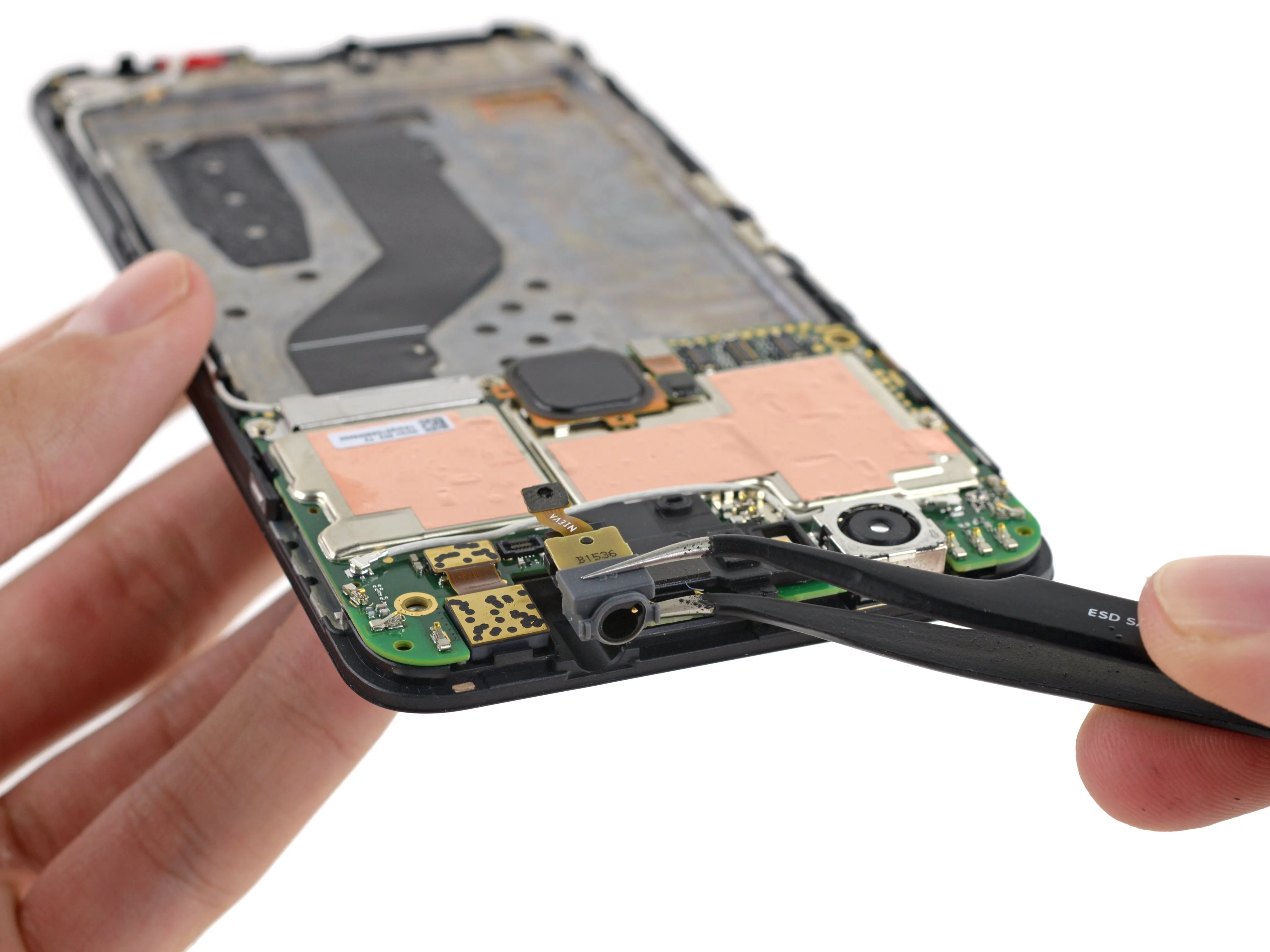 Разборка Nexus 6P: шаг 10, изображение 1 из 3