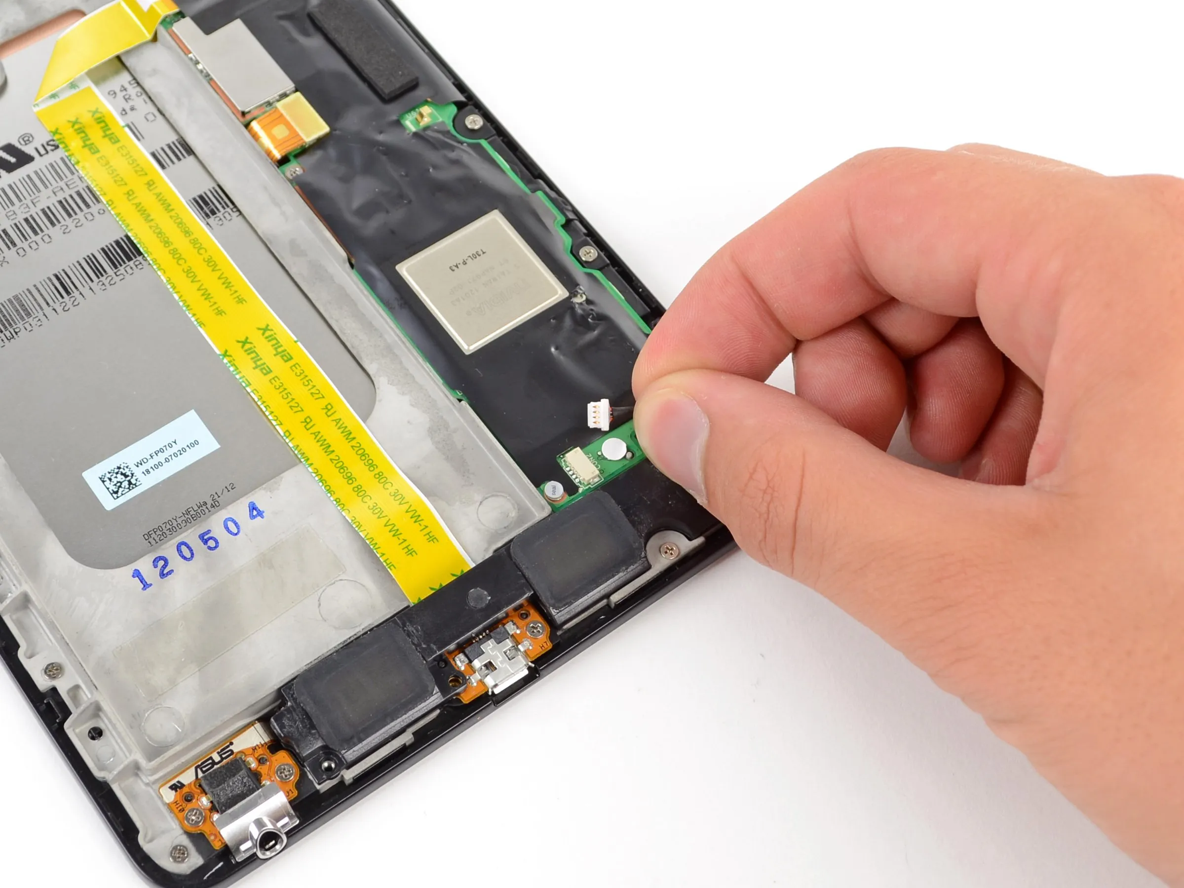 Разборка Nexus 7: шаг 9, изображение 1 из 3