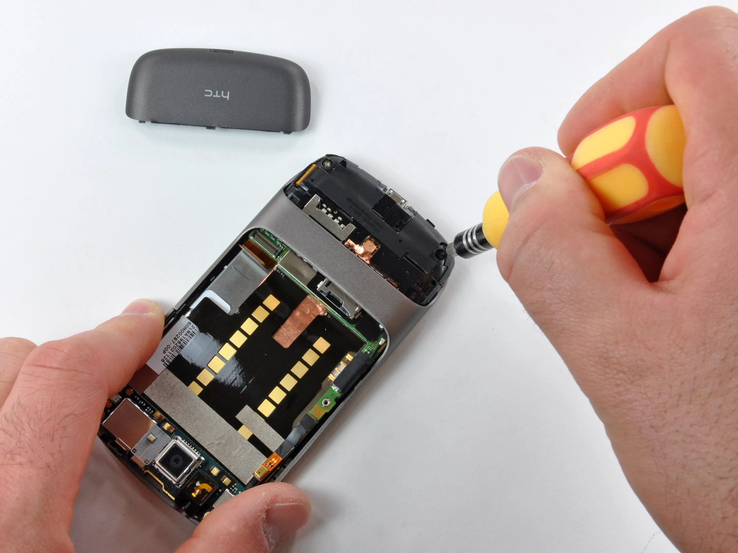 Разборка Nexus One: шаг 6, изображение 2 из 2