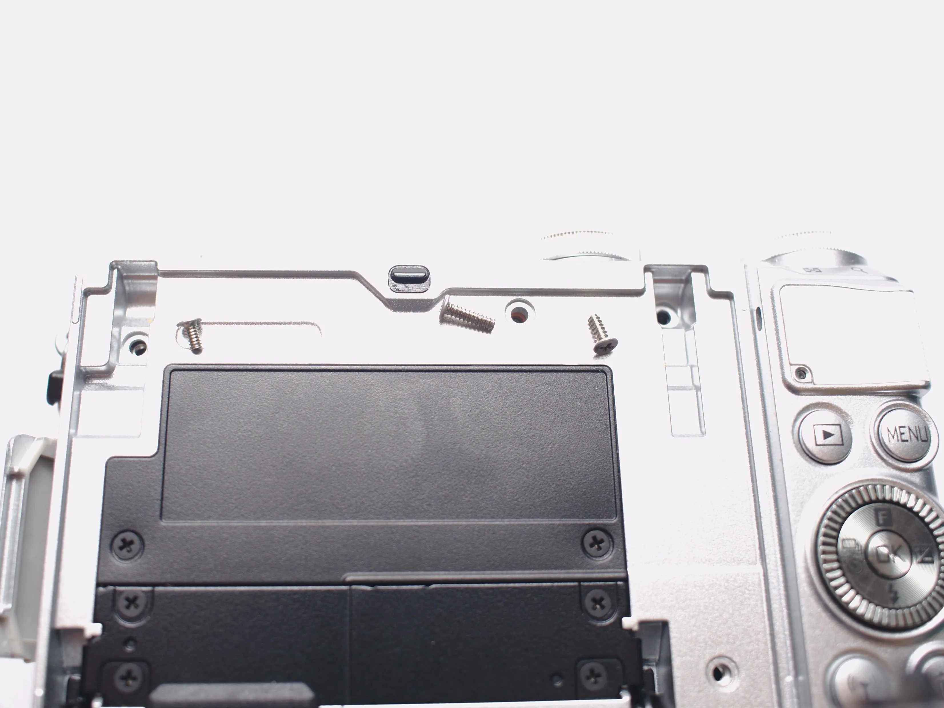 Nikon 1 J5 разборка (цель ремонта), задняя сторона (снова): шаг 7, изображение 2 из 3