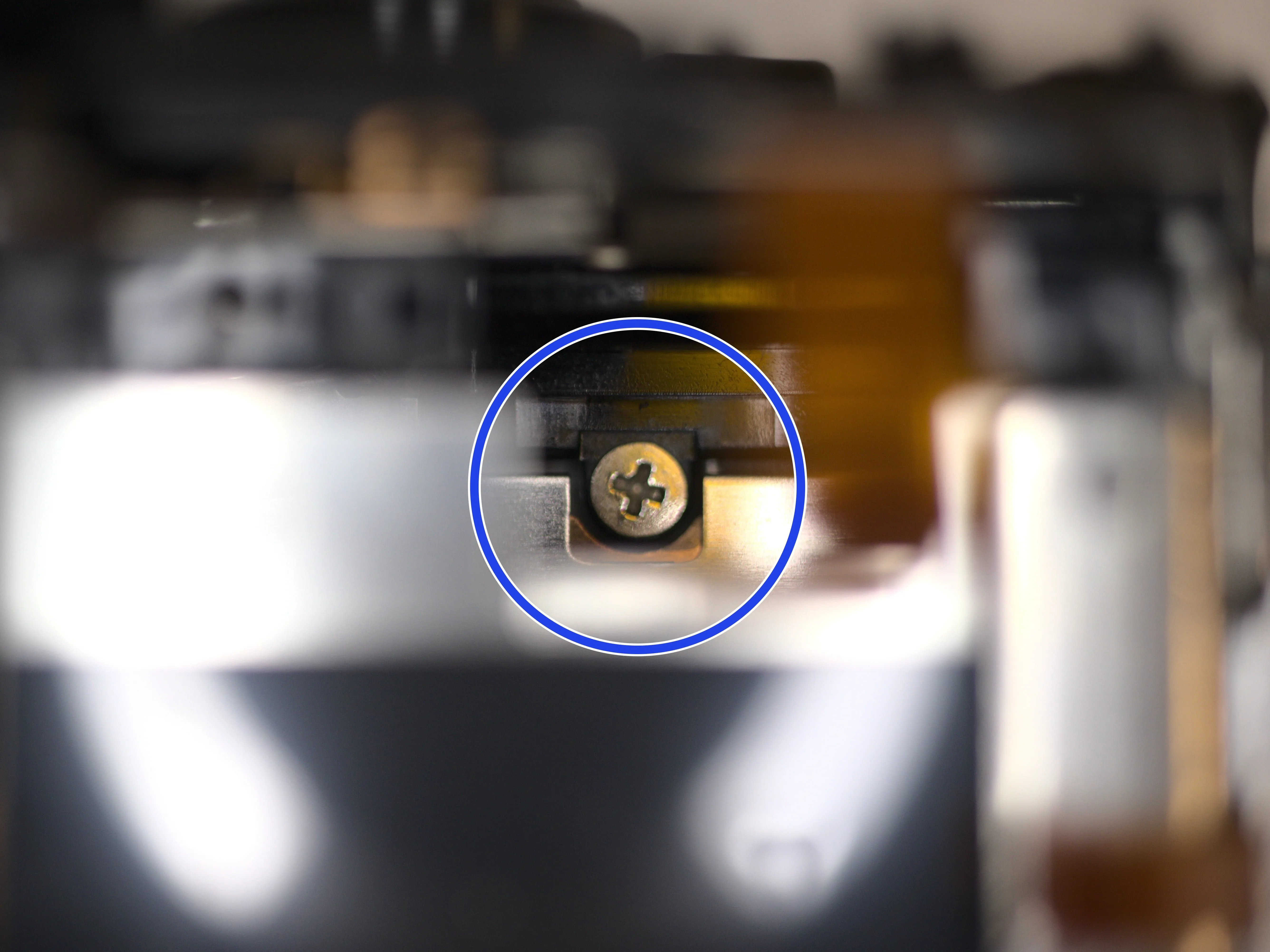 Nikon 1 J5 Разборка (с целью ремонта), аккумуляторный отсек: шаг 25, изображение 2 из 3