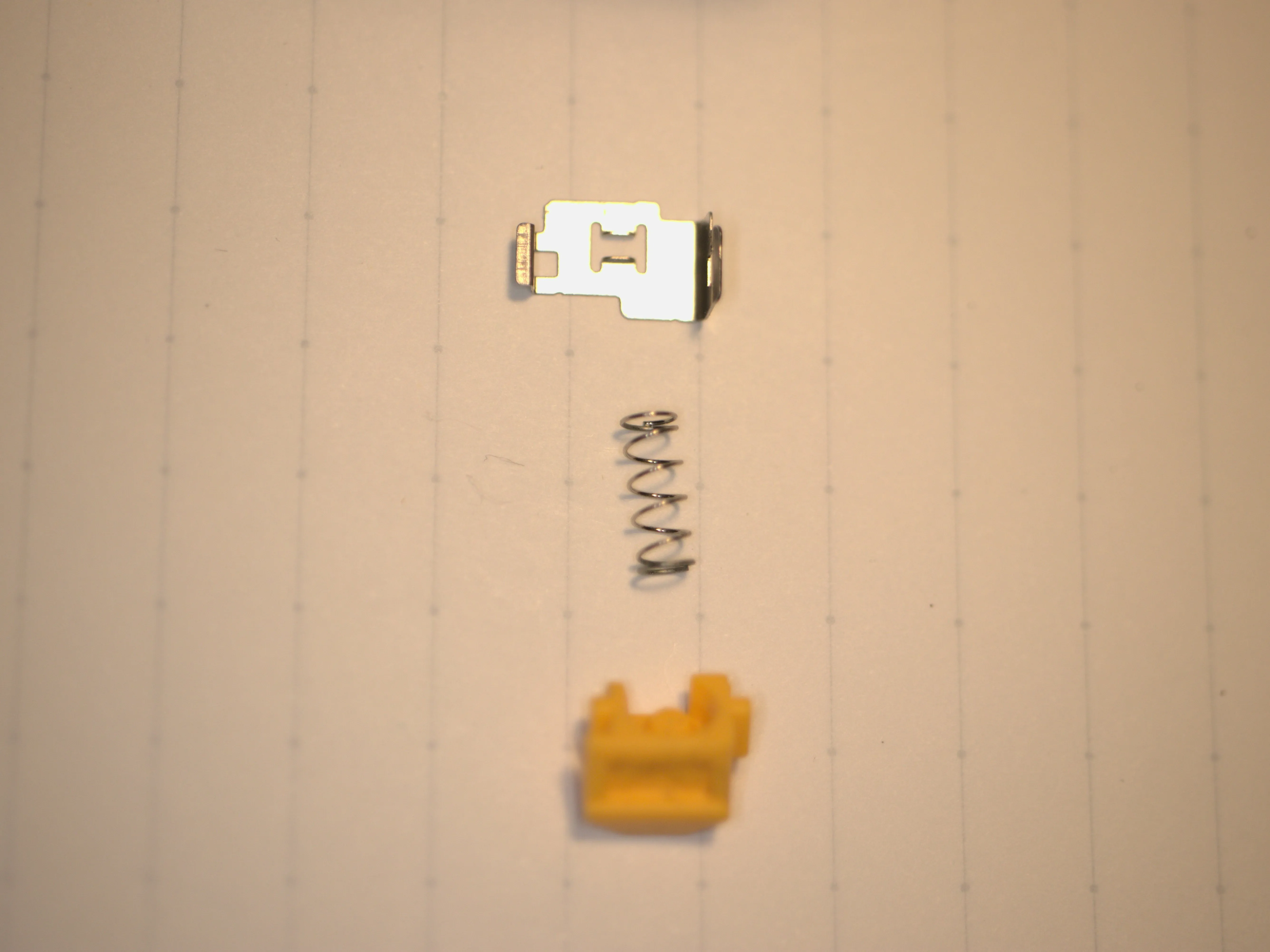 Nikon 1 J5 Разборка (с целью ремонта), защелка аккумулятора: шаг 38, изображение 3 из 3