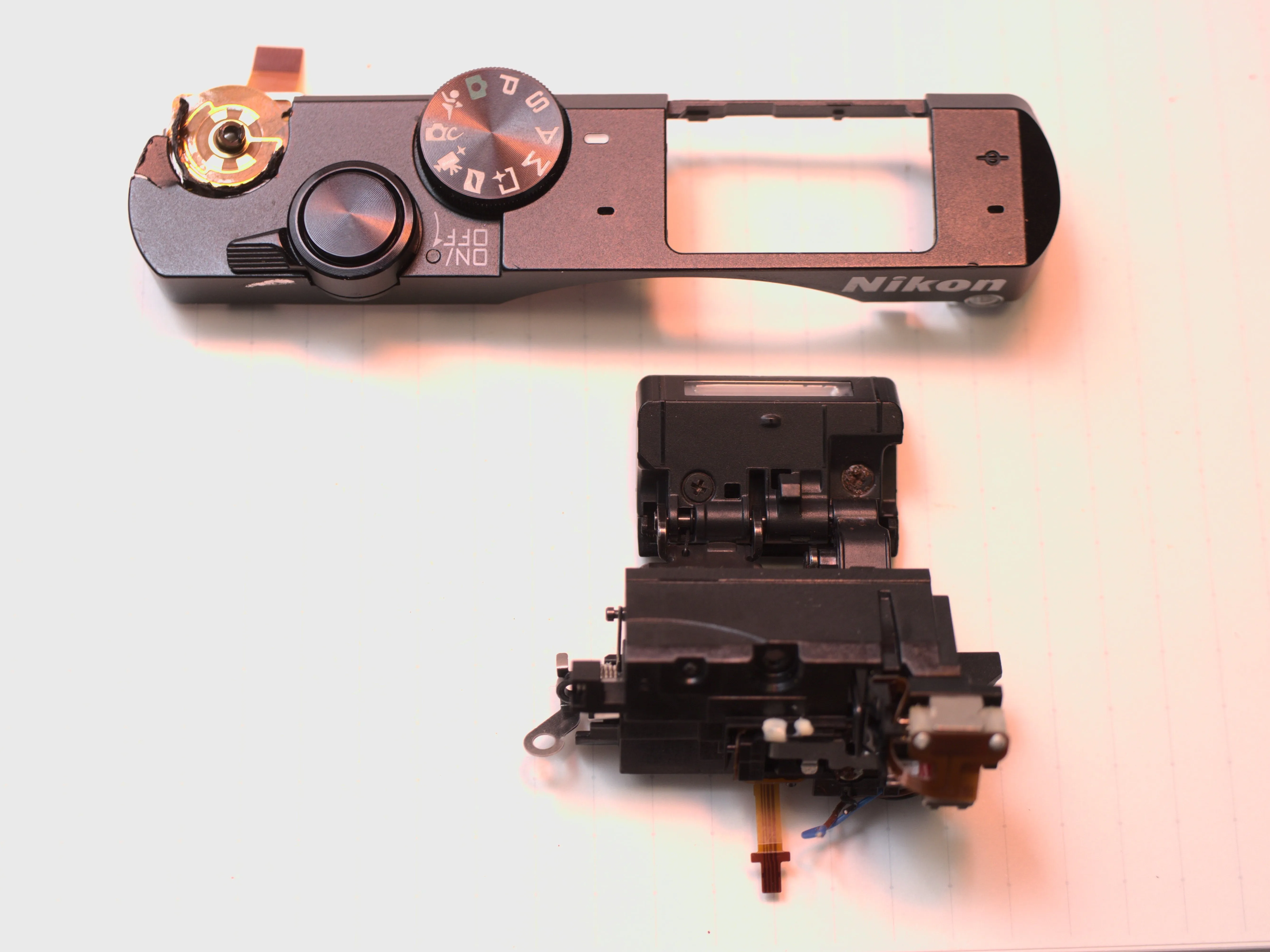 Nikon 1 J5 Разборка (с целью ремонта), головка вспышки: шаг 30, изображение 2 из 2