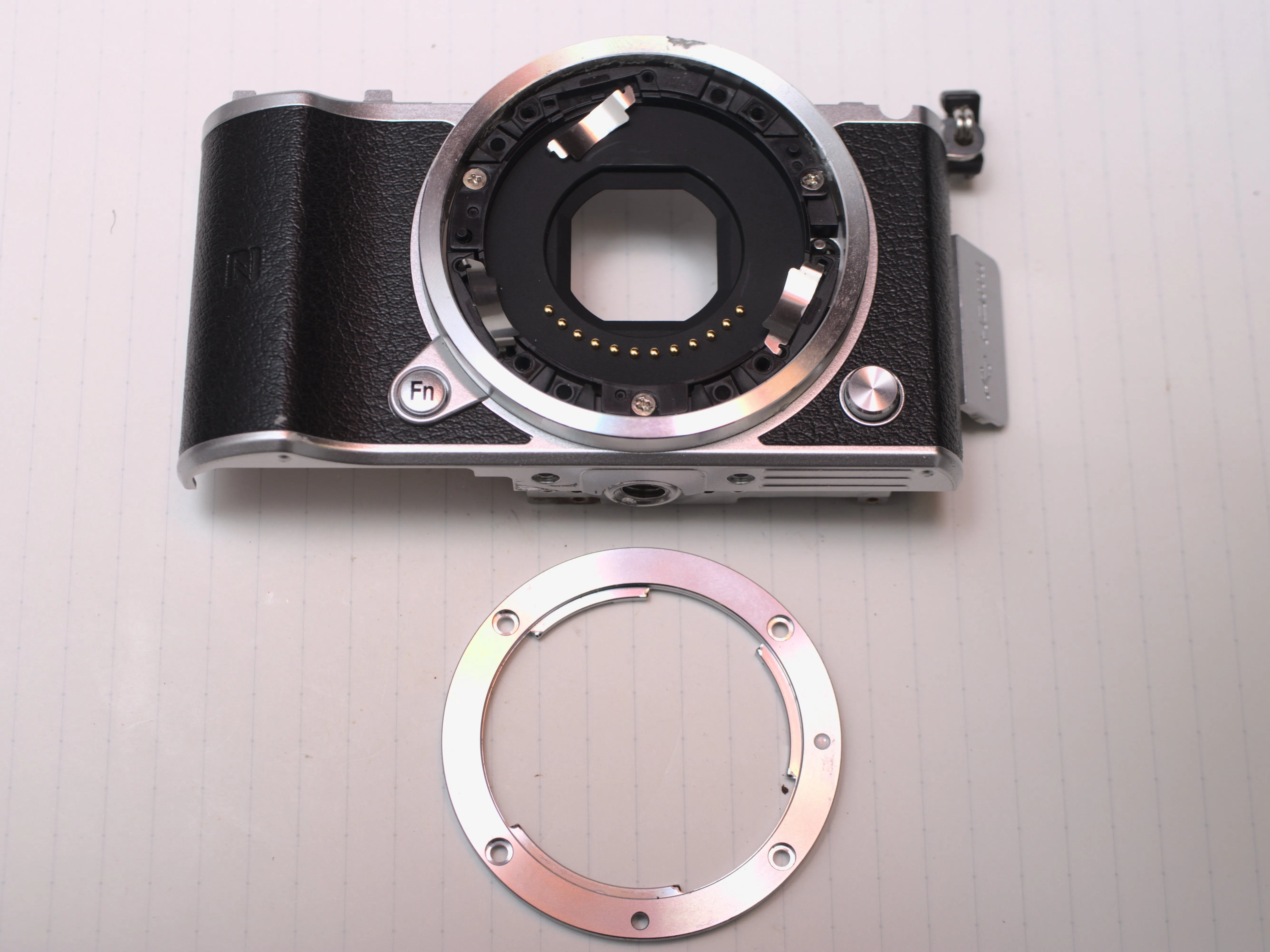 Nikon 1 J5 разборка (ремонт), крепление объектива: шаг 39, изображение 2 из 3