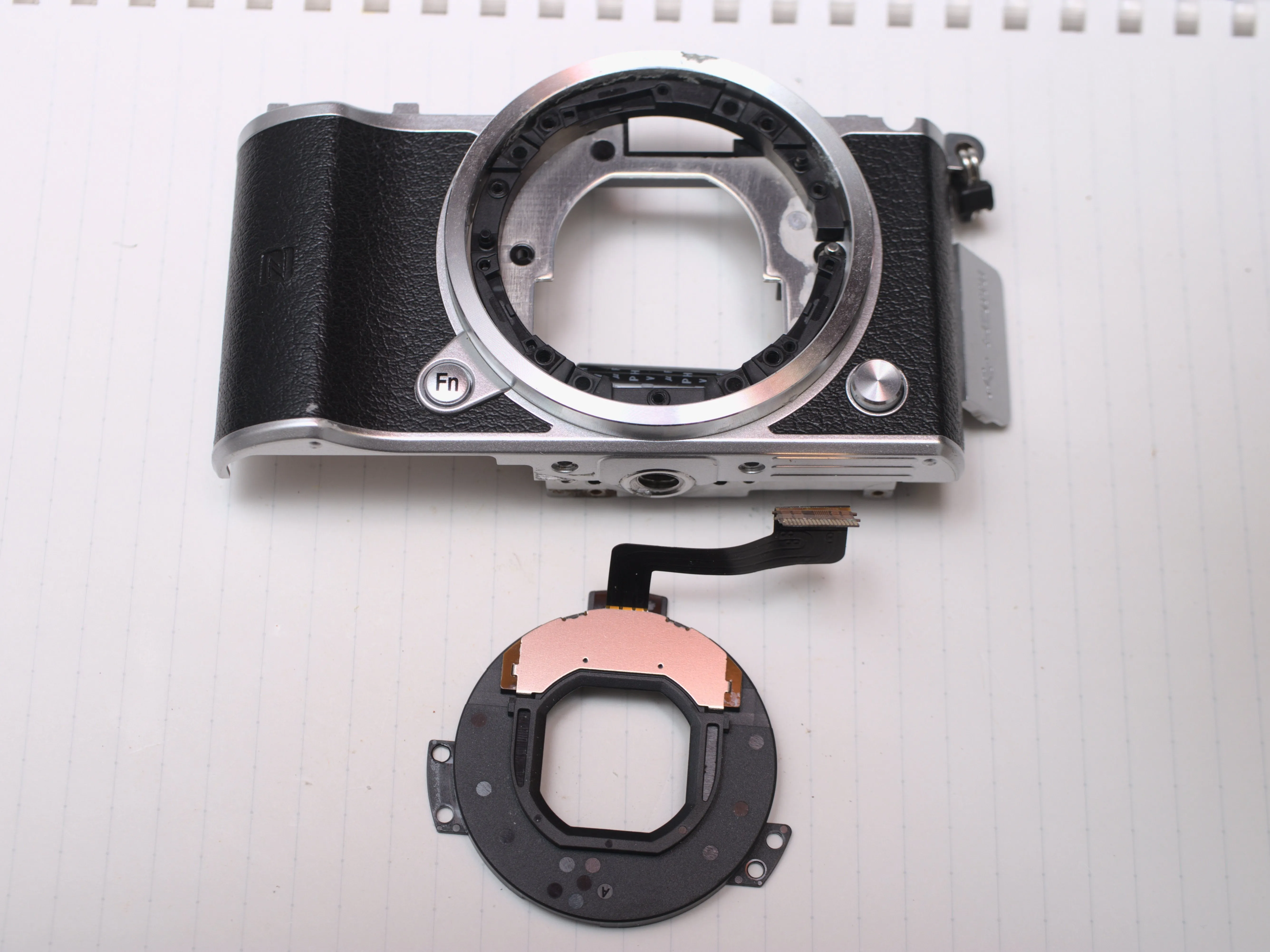 Nikon 1 J5 разборка (ремонт), крепление объектива: шаг 39, изображение 3 из 3