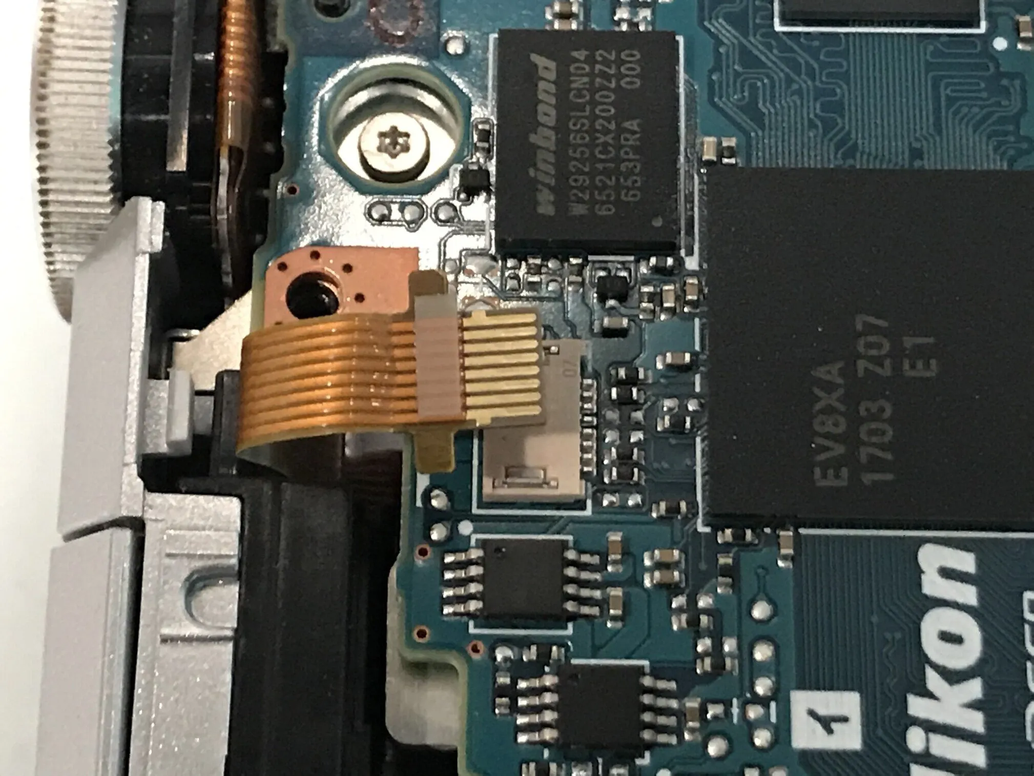 Nikon 1 J5 разборка (цель ремонта), главная печатная плата 1: шаг 15, изображение 3 из 3