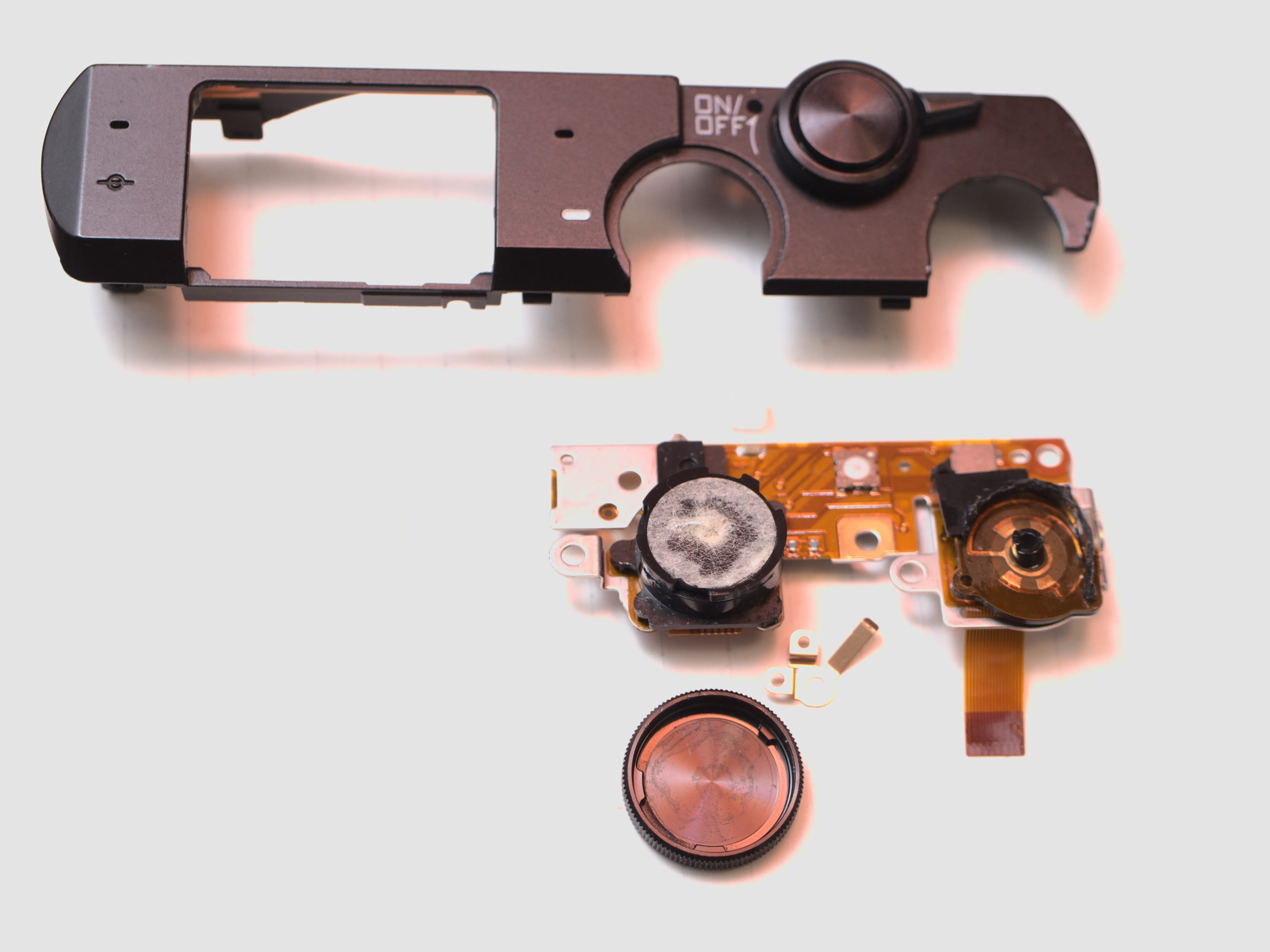 Nikon 1 J5 разборка (ремонт), крышка диска режимов: шаг 33, изображение 2 из 2