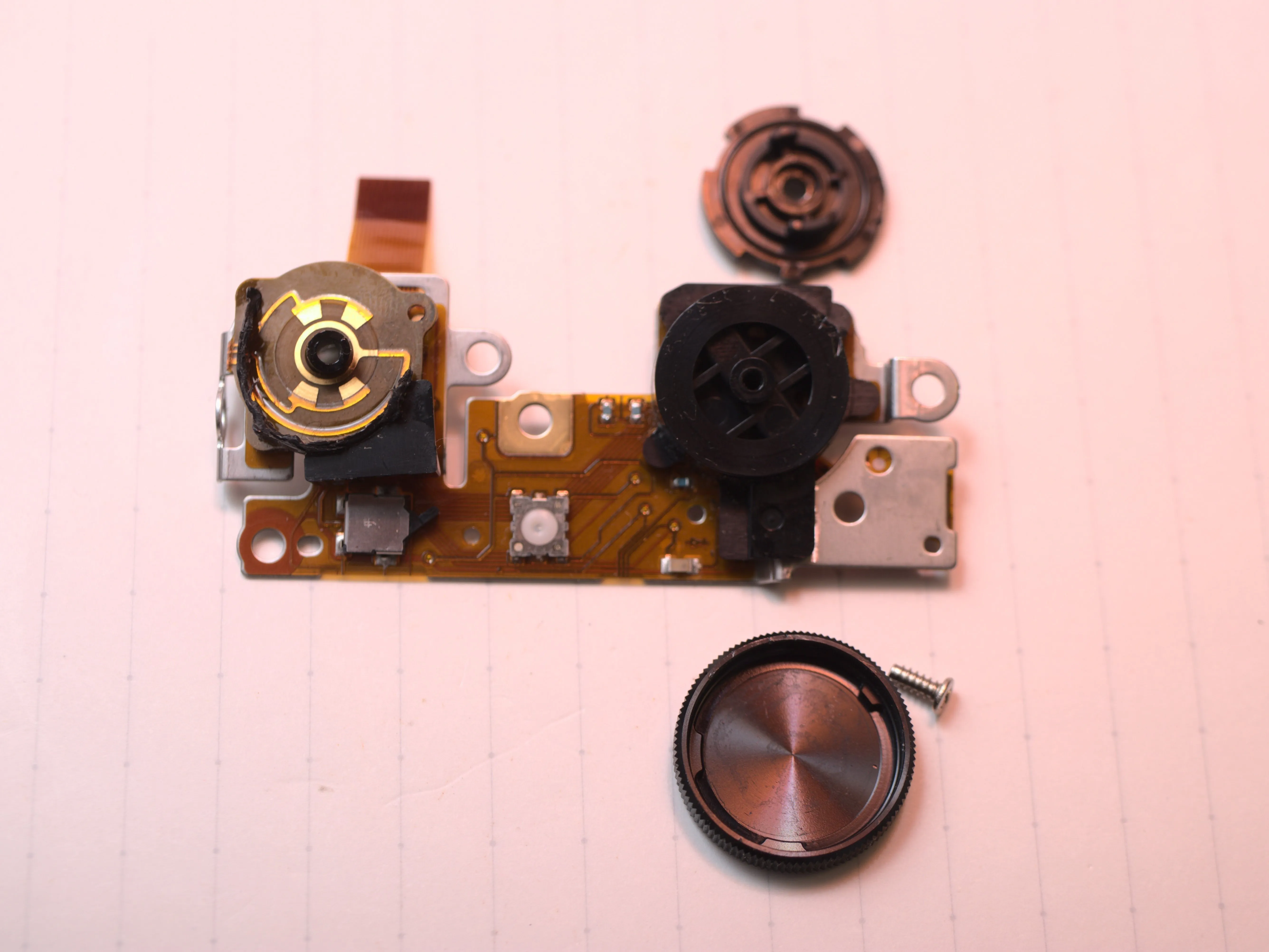 Nikon 1 J5 разборка (цель ремонта), диск режимов: шаг 35, изображение 3 из 3