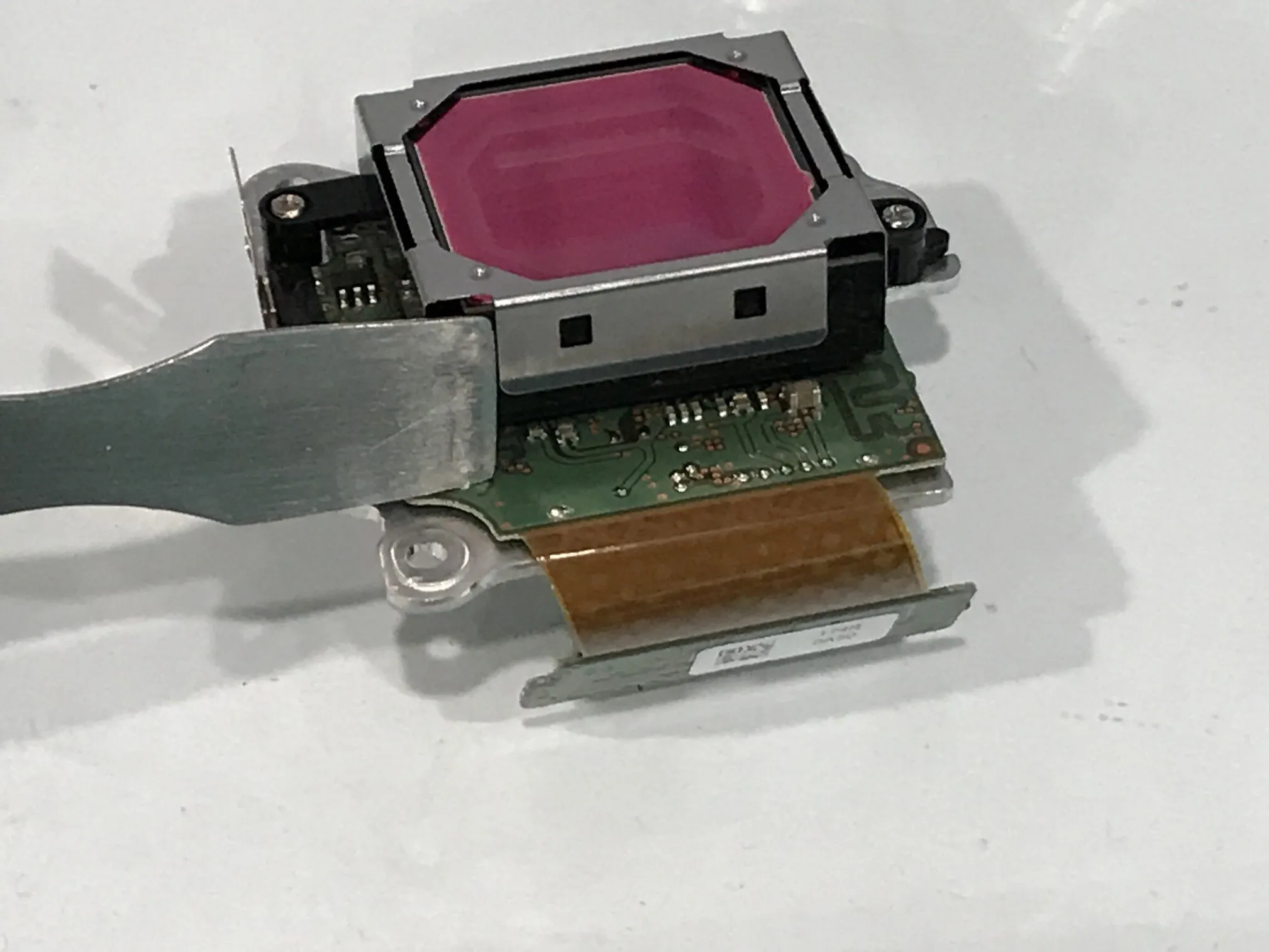 Nikon 1 J5 Разборка (с целью ремонта), Удаление ИК-фильтра: шаг 23, изображение 1 из 3