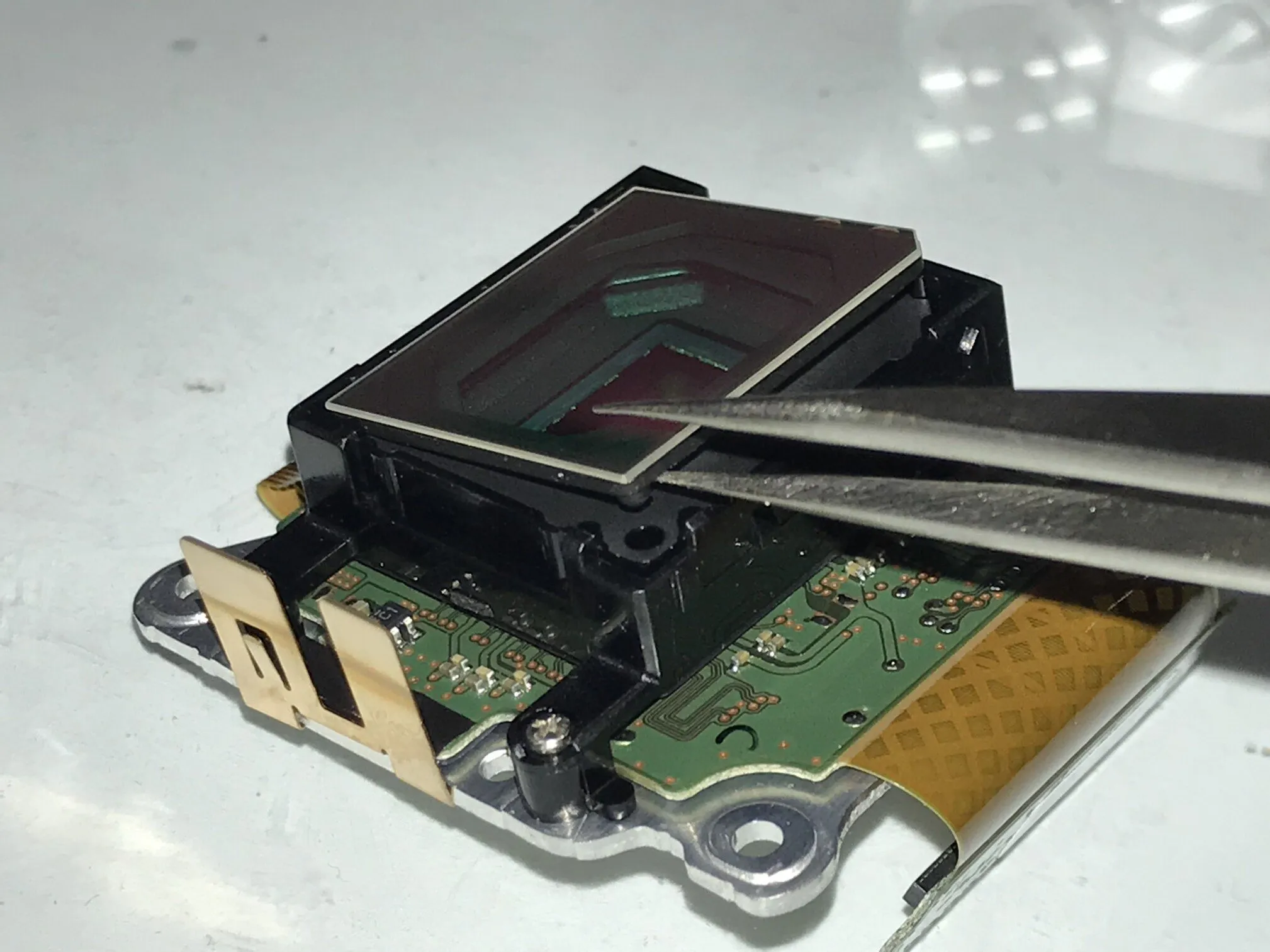 Nikon 1 J5 Разборка (с целью ремонта), Удаление ИК-отсечки: шаг 23, изображение 3 из 3