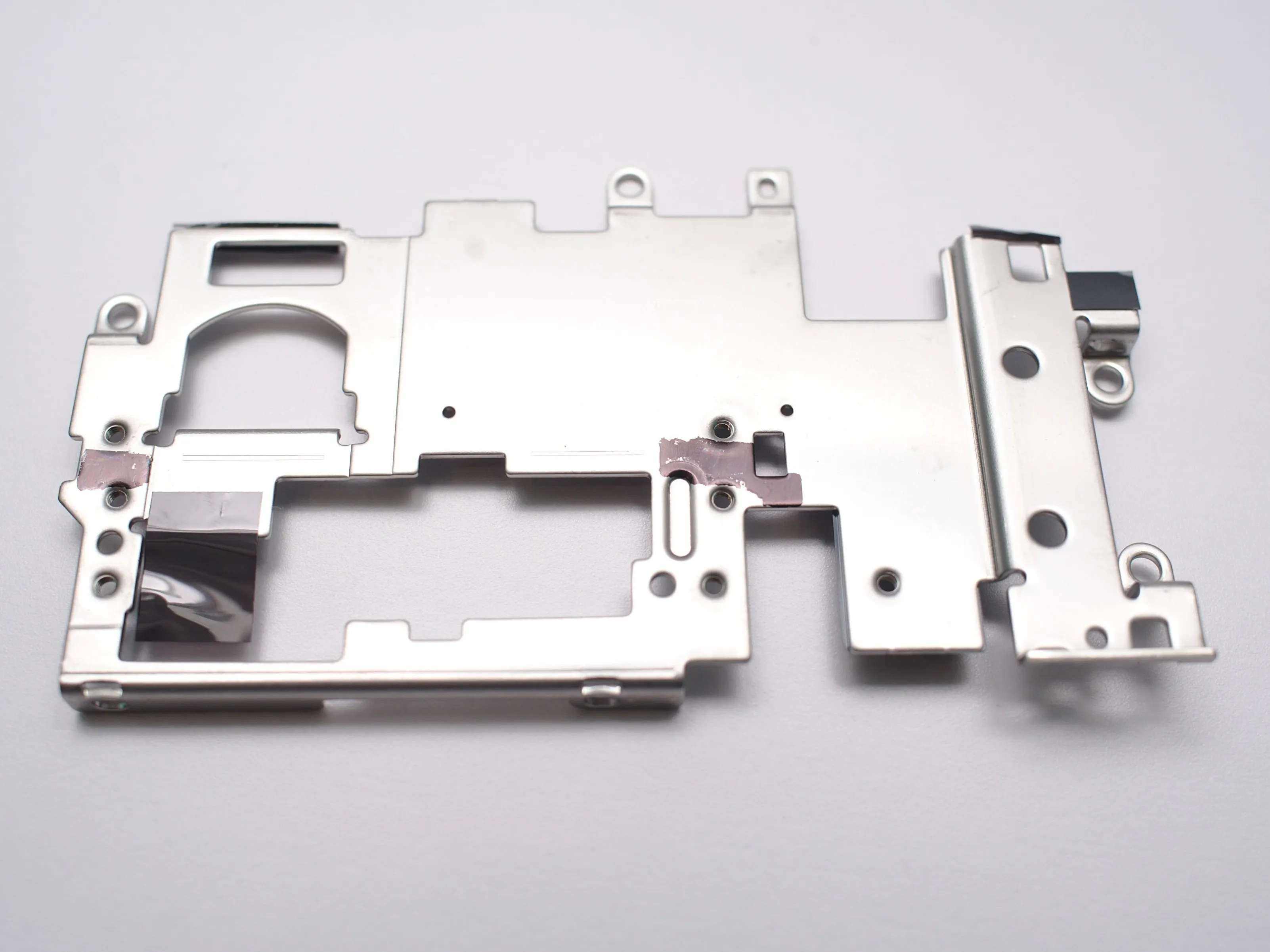 Nikon 1 J5 Разборка (с целью ремонта), Экранирующая крышка: шаг 12, изображение 1 из 1