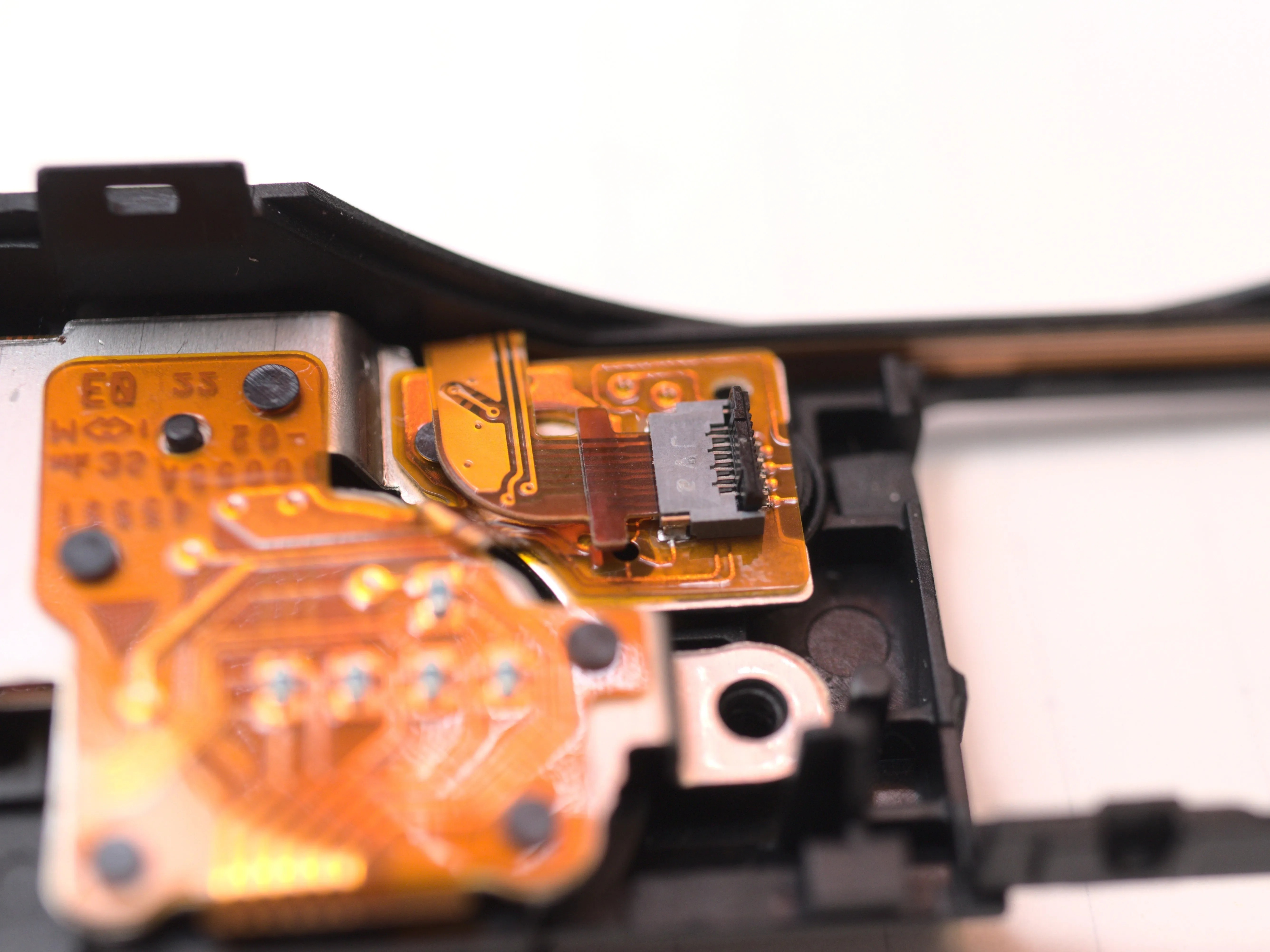 Nikon 1 J5 Разборка (цель ремонта): шаг 32, изображение 2 из 3