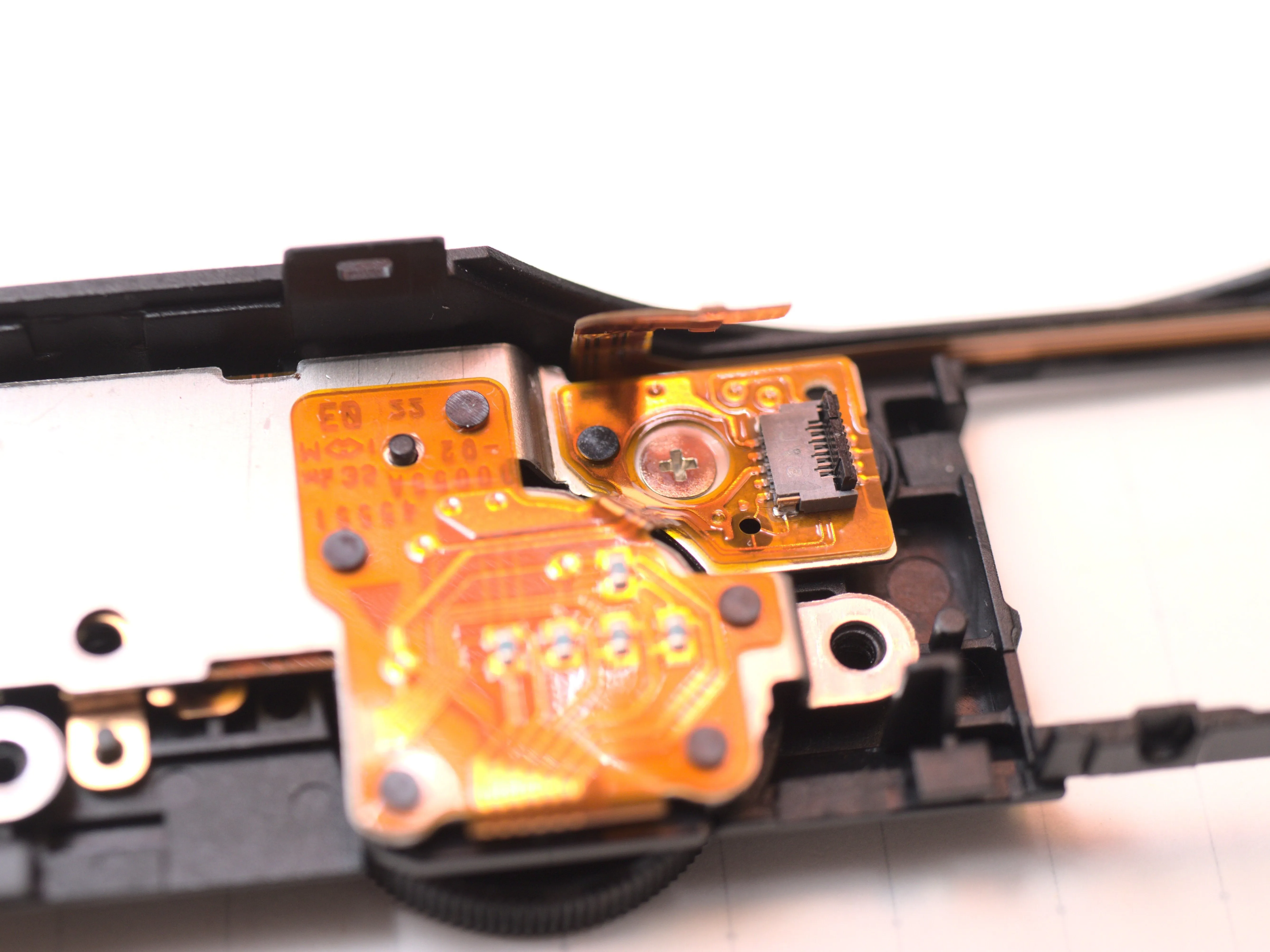 Nikon 1 J5 Разборка (цель ремонта): шаг 32, изображение 3 из 3