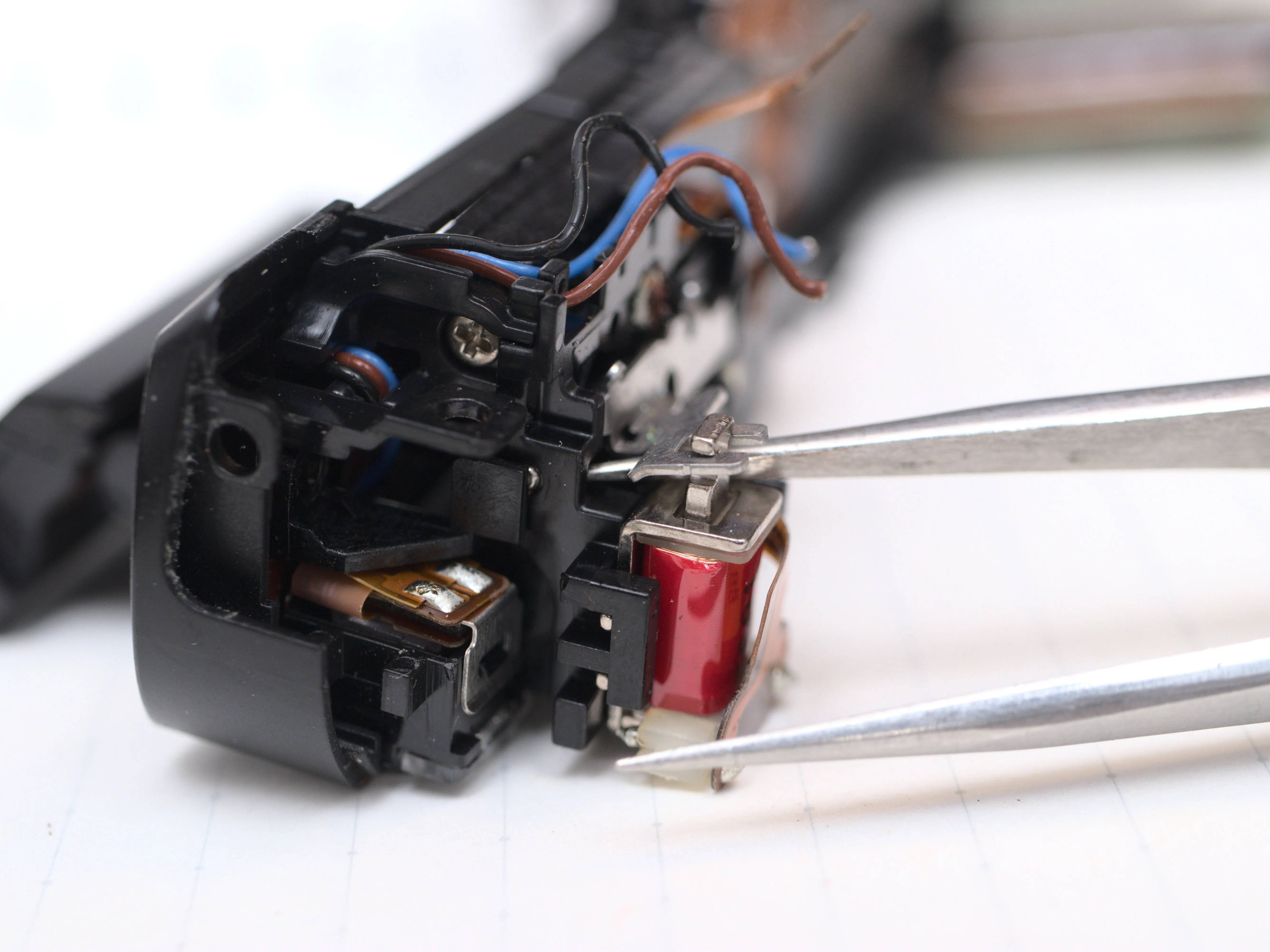 Разборка Nikon 1 J5 (с целью ремонта), верхний отсек 1: шаг 27, изображение 1 из 2