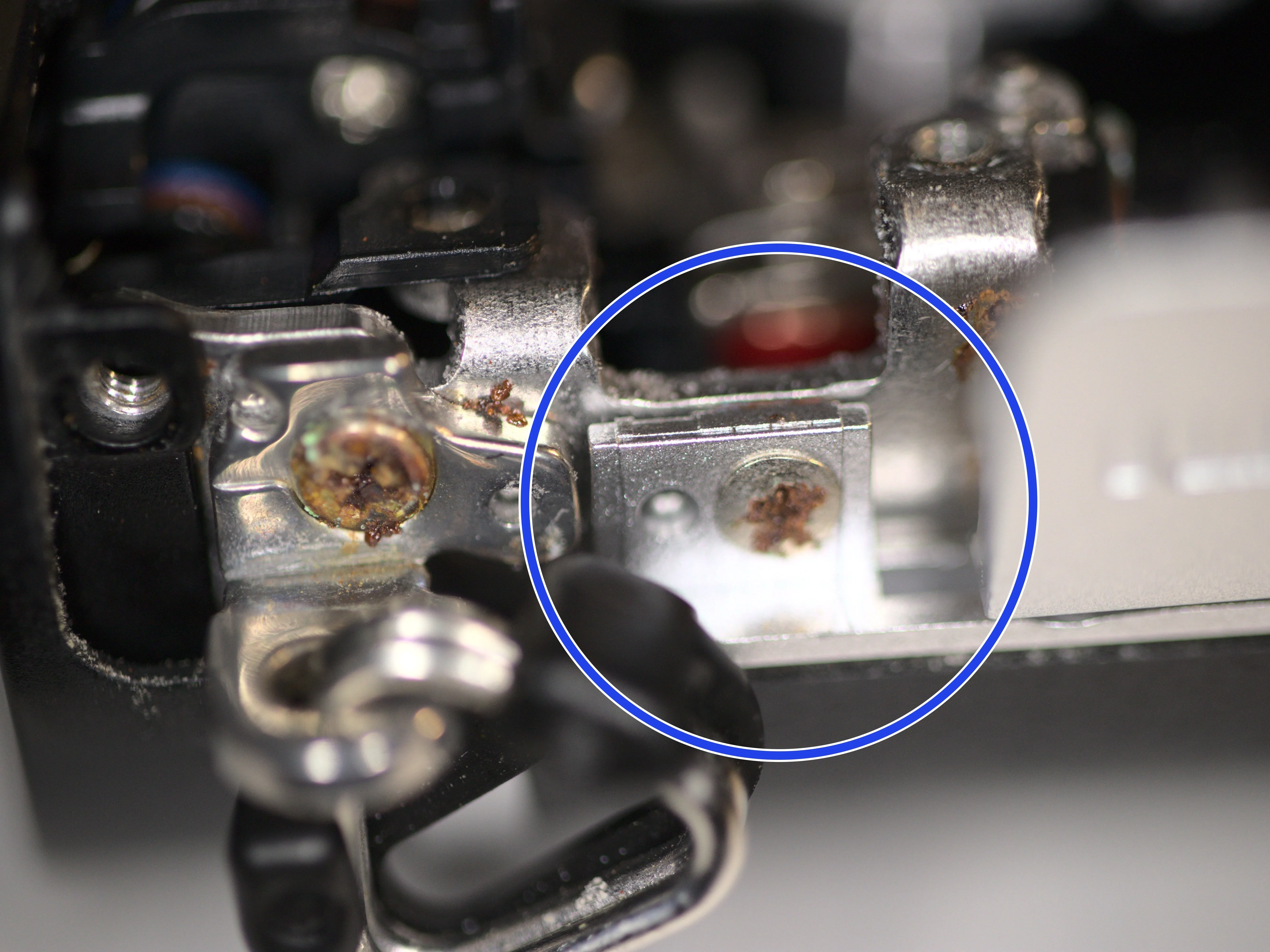 Разборка Nikon 1 J5 (с целью ремонта), верхний корпус 2: шаг 28, изображение 1 из 2