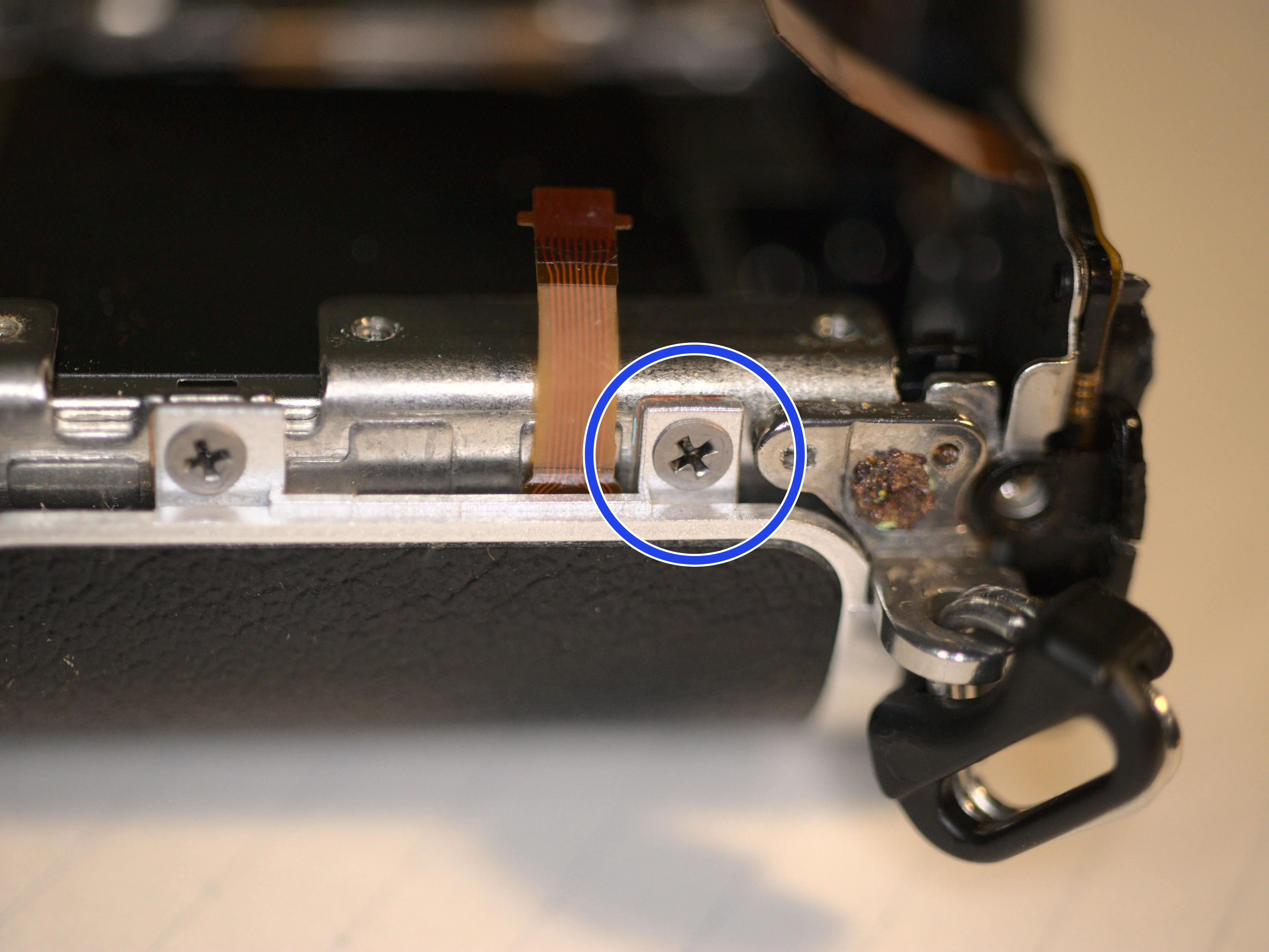 Nikon 1 J5 Разборка (с целью ремонта), верхний корпус 2: шаг 28, изображение 2 из 2