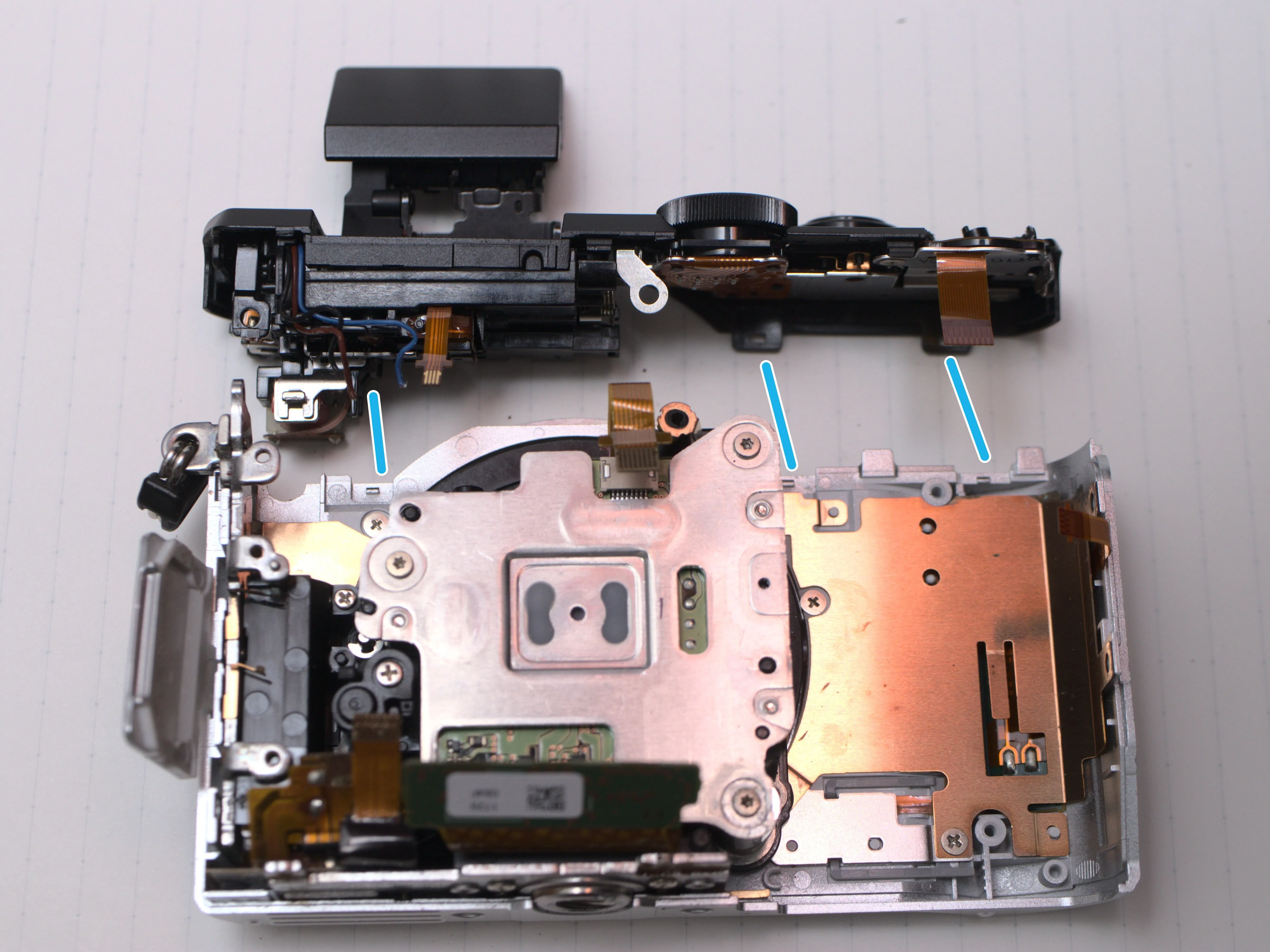 Разборка Nikon 1 J5 (с целью ремонта), верхний корпус 3: шаг 29, изображение 1 из 2