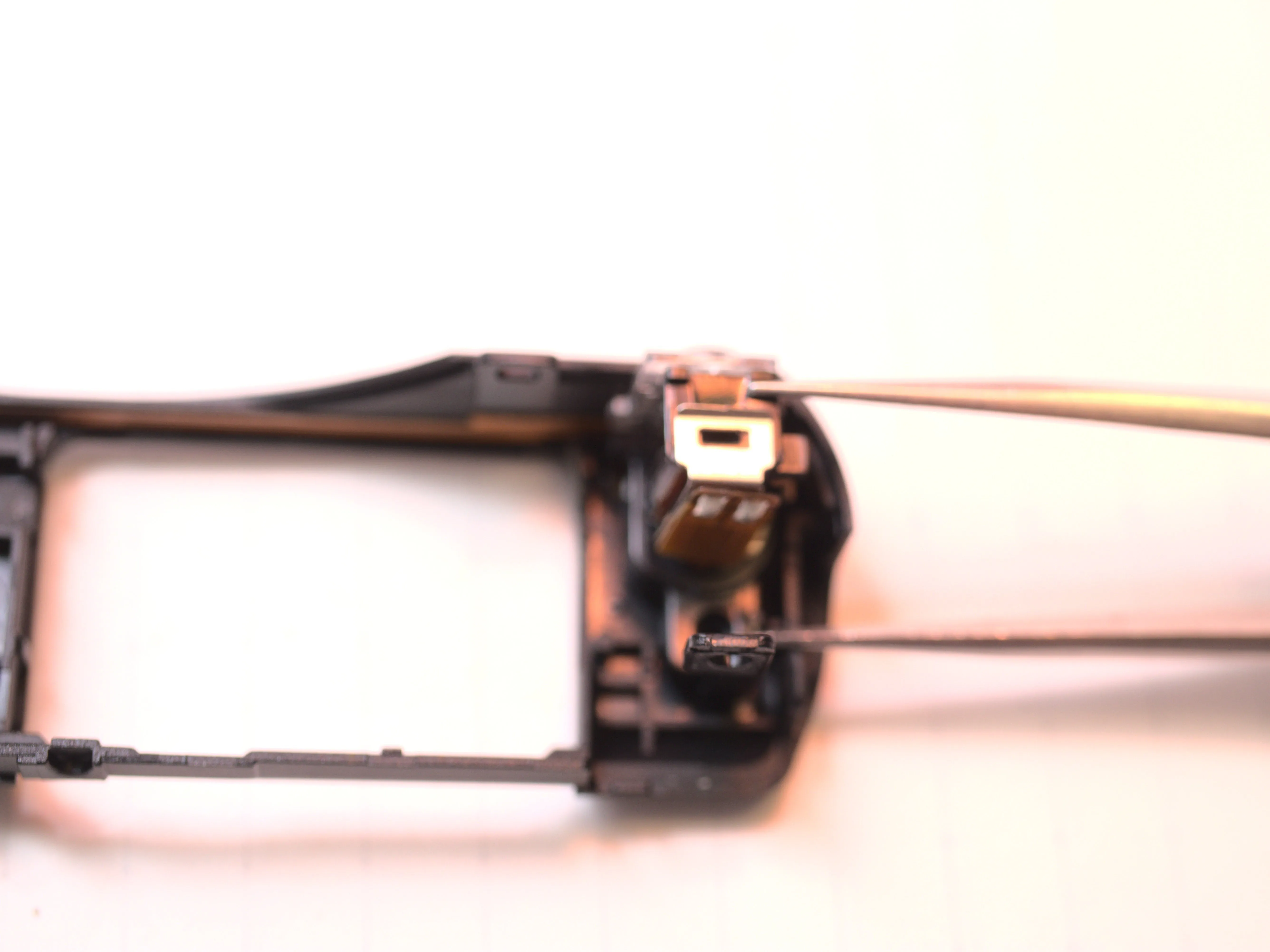 Nikon 1 J5 Разборка (с целью ремонта), верхний корпус 4: шаг 31, изображение 2 из 3