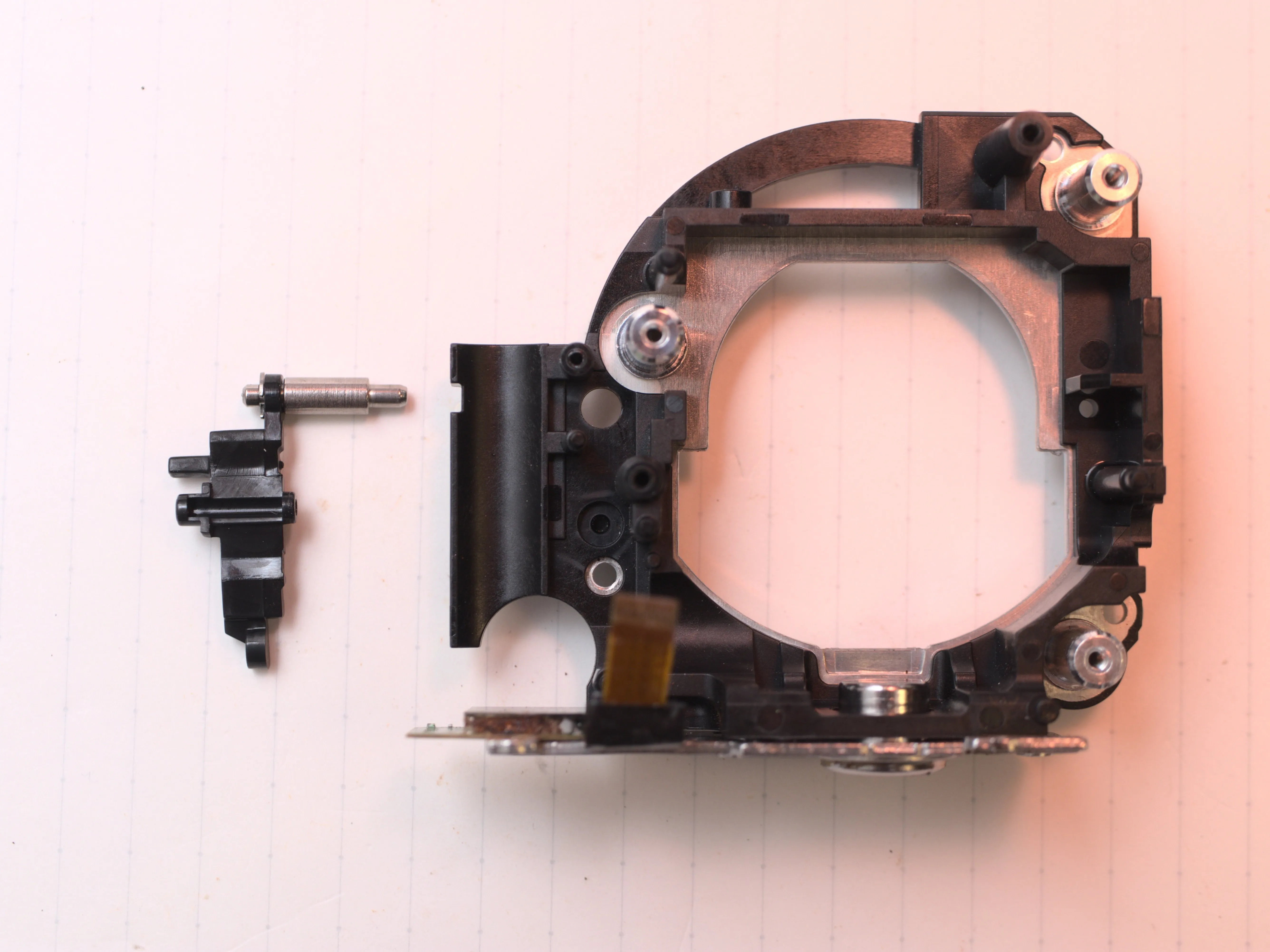 Nikon 1 J5 Разборка (с целью ремонта), Беспроводной модуль: шаг 43, изображение 1 из 3