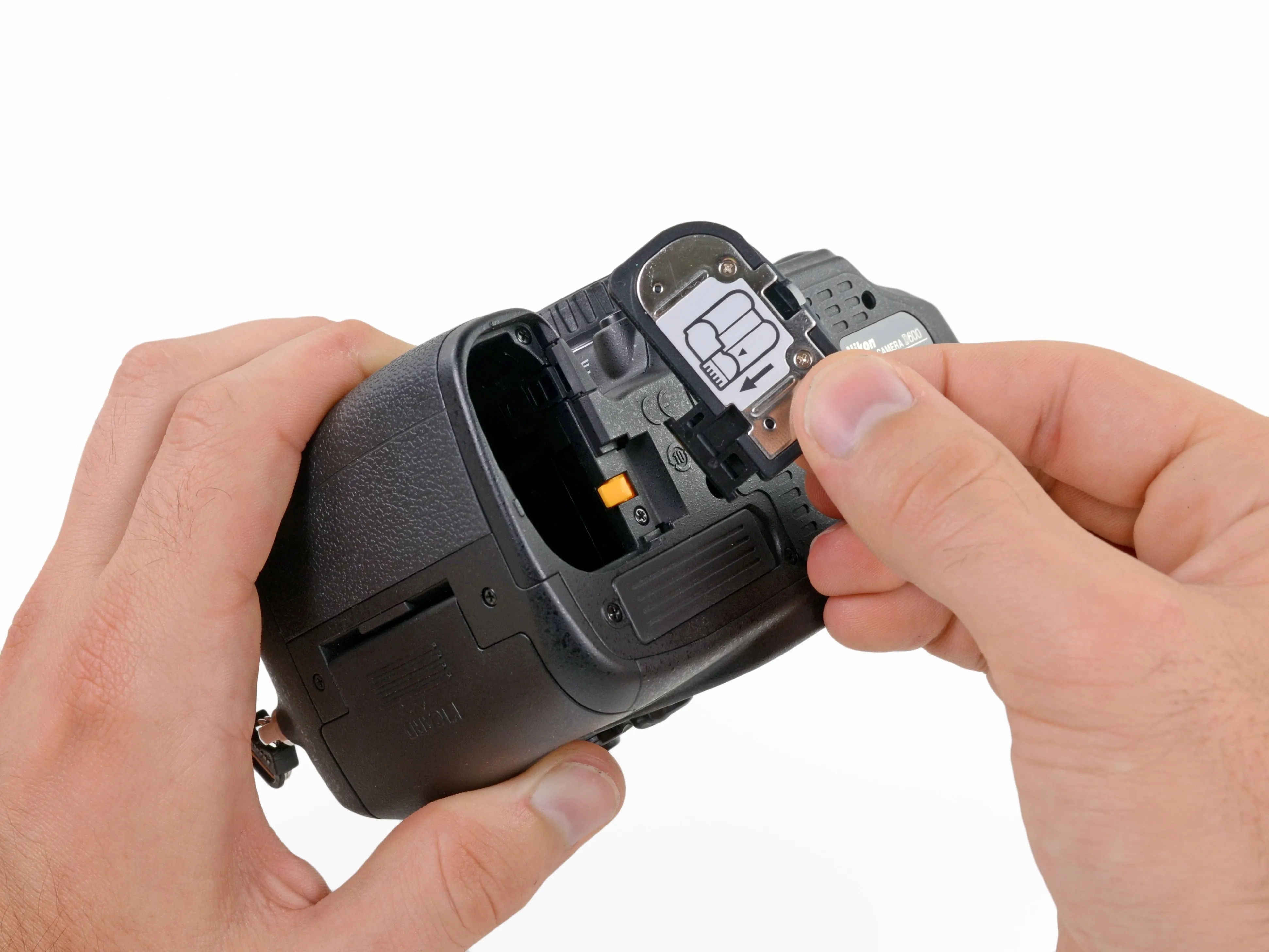 Разборка Nikon D600: шаг 6, изображение 2 из 3