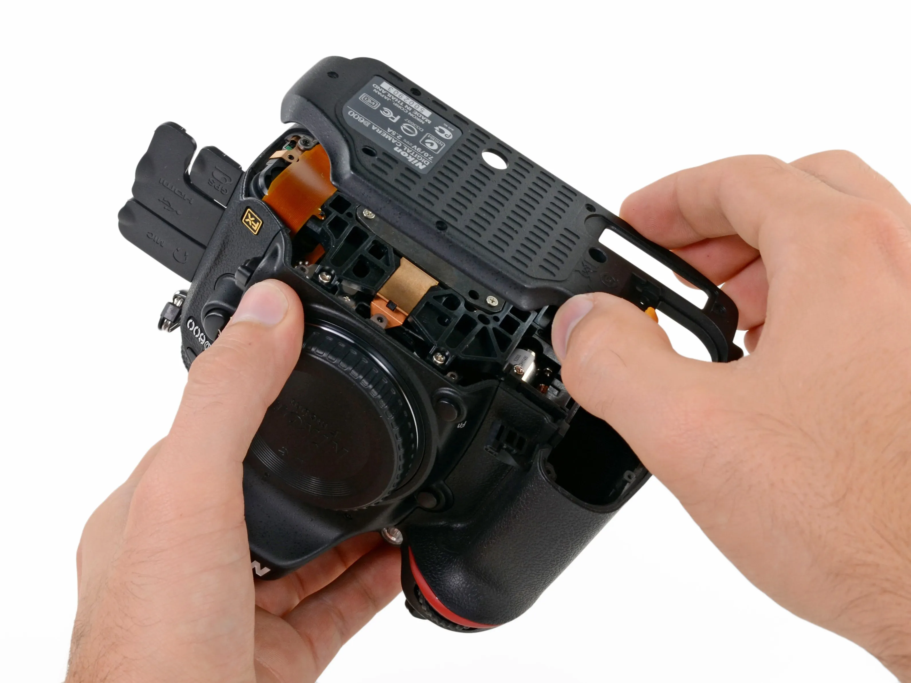 Разборка Nikon D600: шаг 8, изображение 2 из 3