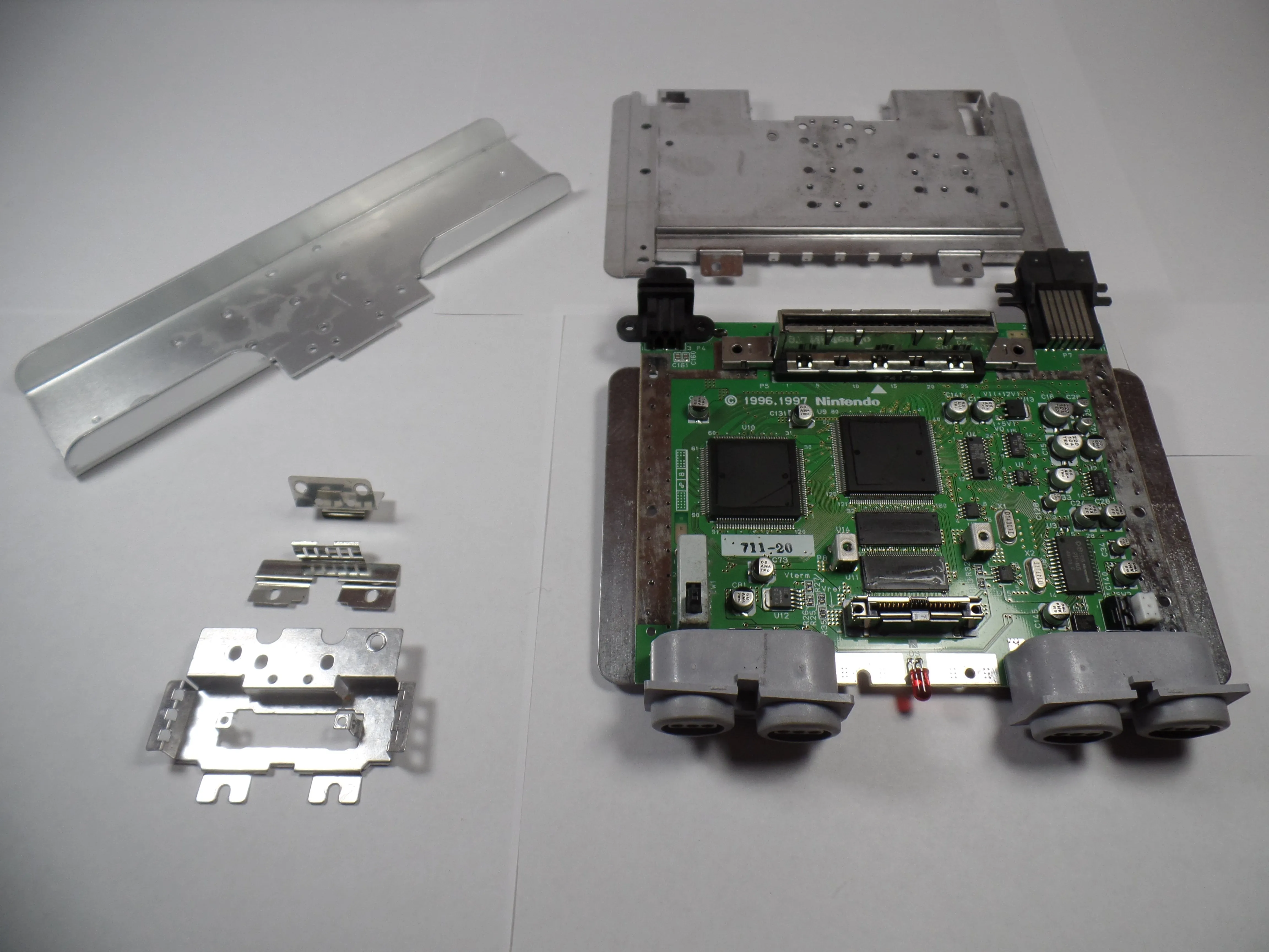 Разборка Nintendo 64: шаг 9, изображение 1 из 1