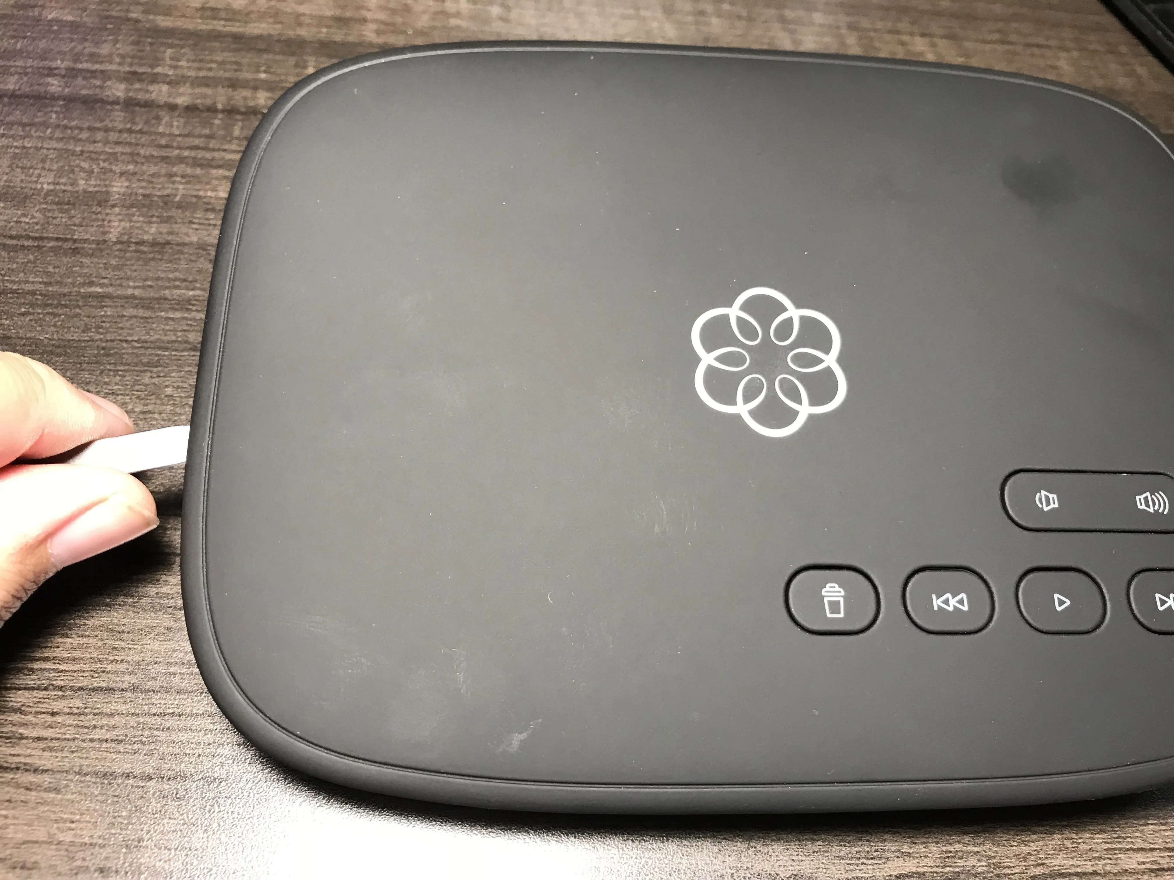 Ooma Telo Rev A00 Teardown, выпуск клипов: шаг 2, изображение 2 из 2