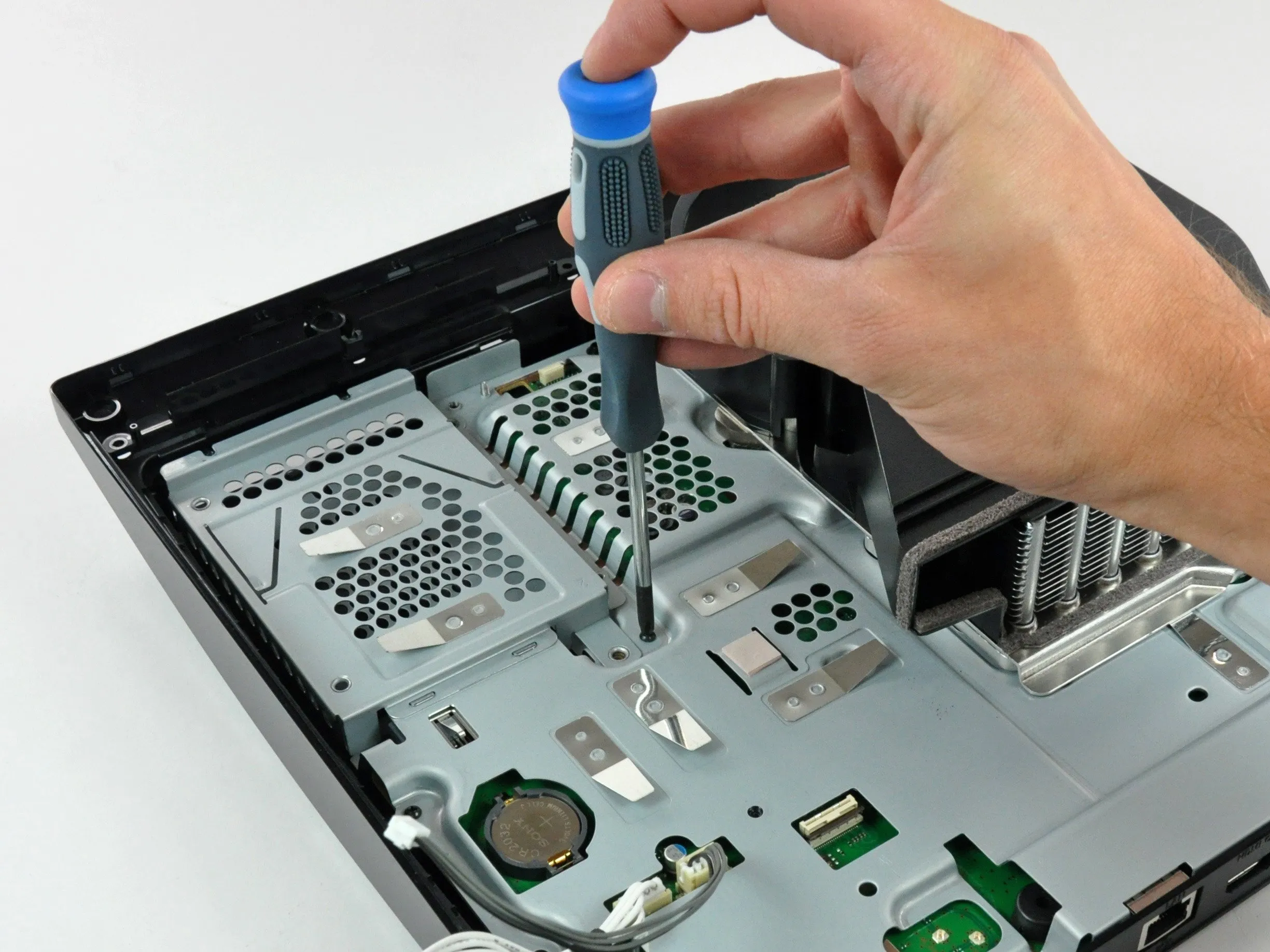 Разборка PlayStation 3 Slim: шаг 19, изображение 2 из 3