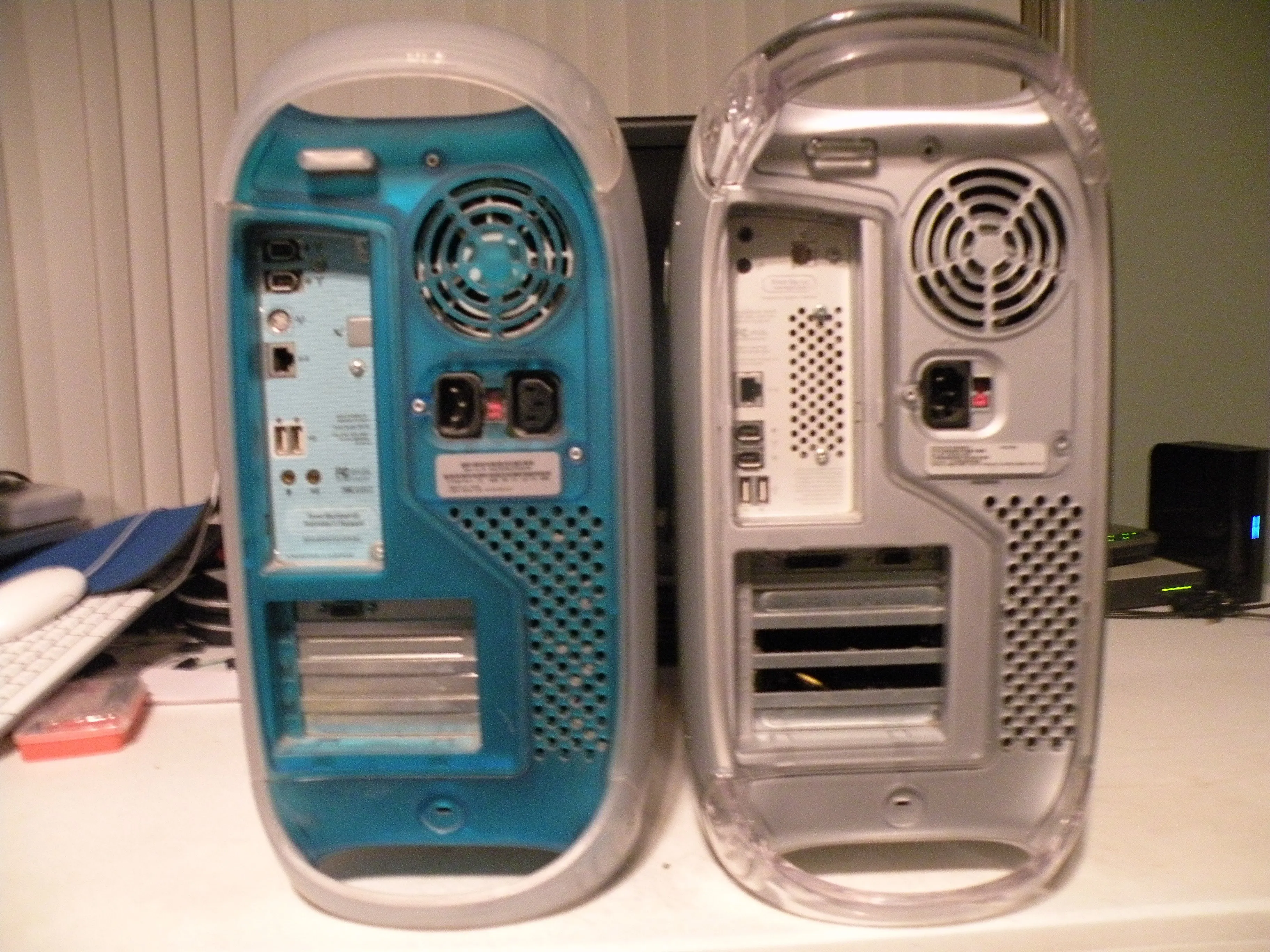 Power Mac G4 Quicksilver Teardown, сравнение с G3 Blue & White: шаг 15, изображение 2 из 3