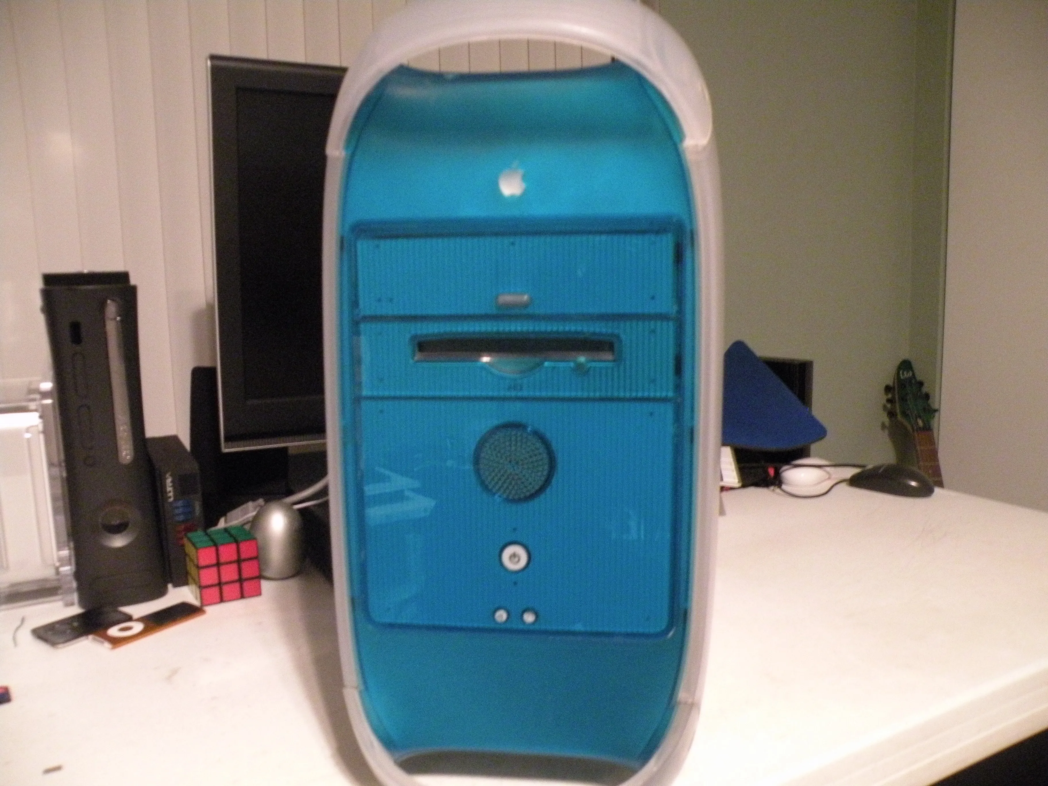 Power Macintosh G3 Blue and White Teardown, Power Macintosh G3 Blue and White Teardown: шаг 1, изображение 2 из 3
