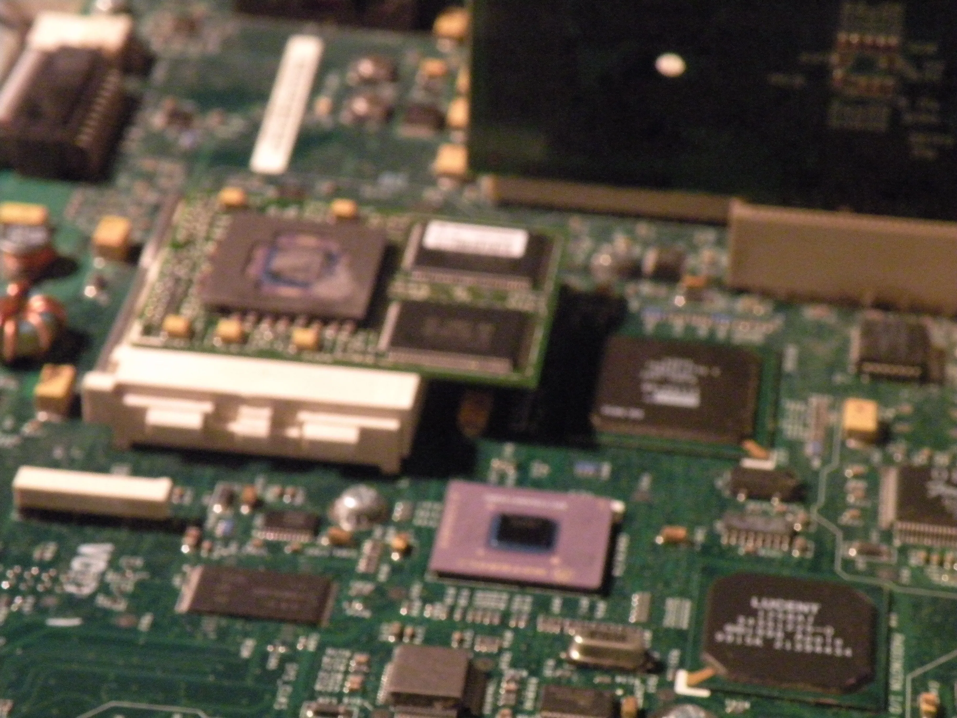 Power Macintosh G3 Blue and White Teardown: шаг 4, изображение 3 из 3